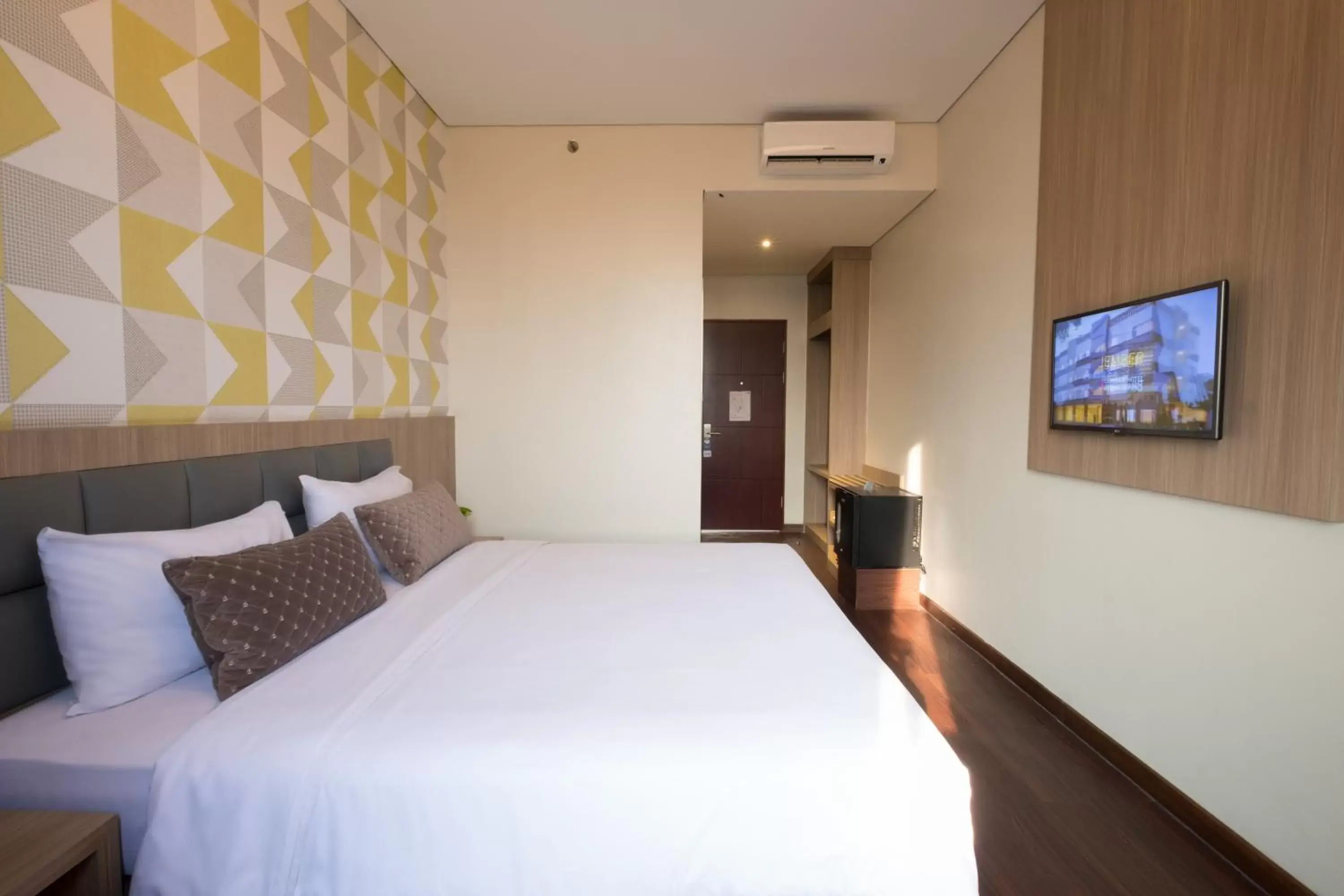 Bedroom, Bed in Hotel 88 ITC Fatmawati Jakarta By WH