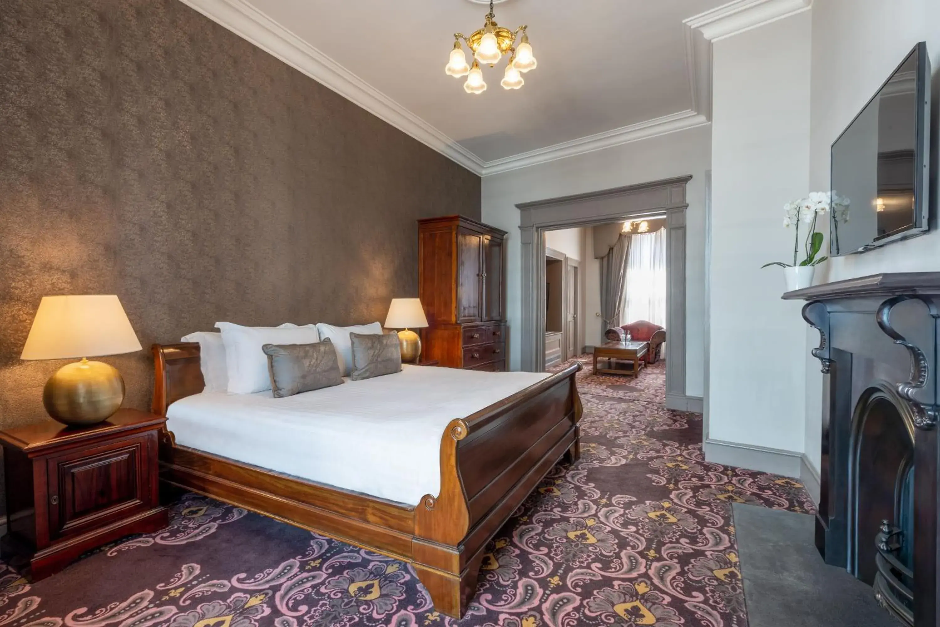 Bedroom, Bed in Trinity City Hotel