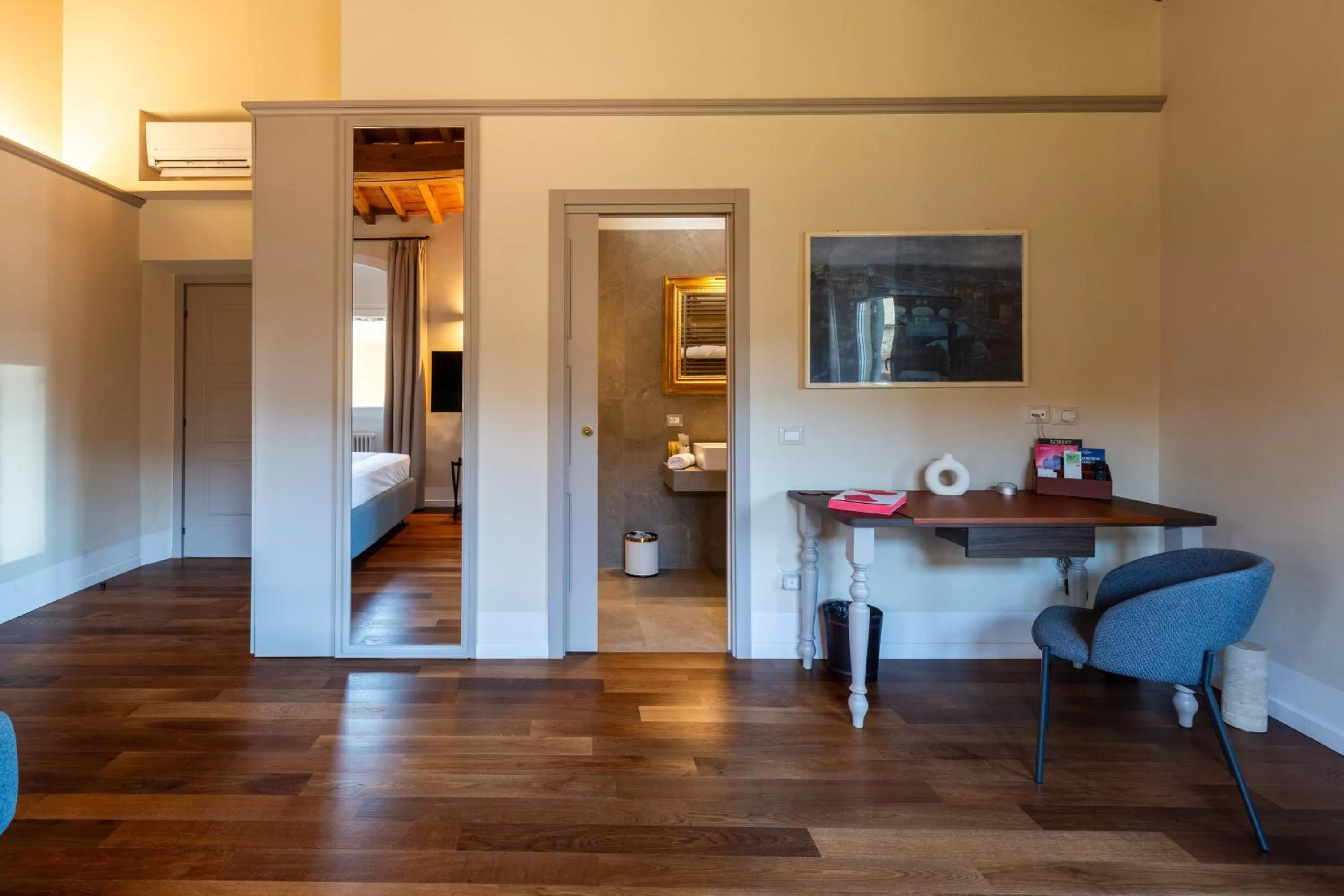 Seating area, TV/Entertainment Center in Dimora Le Torri - Boutique Luxury Suites in Florence Historic Centre - Adults Only