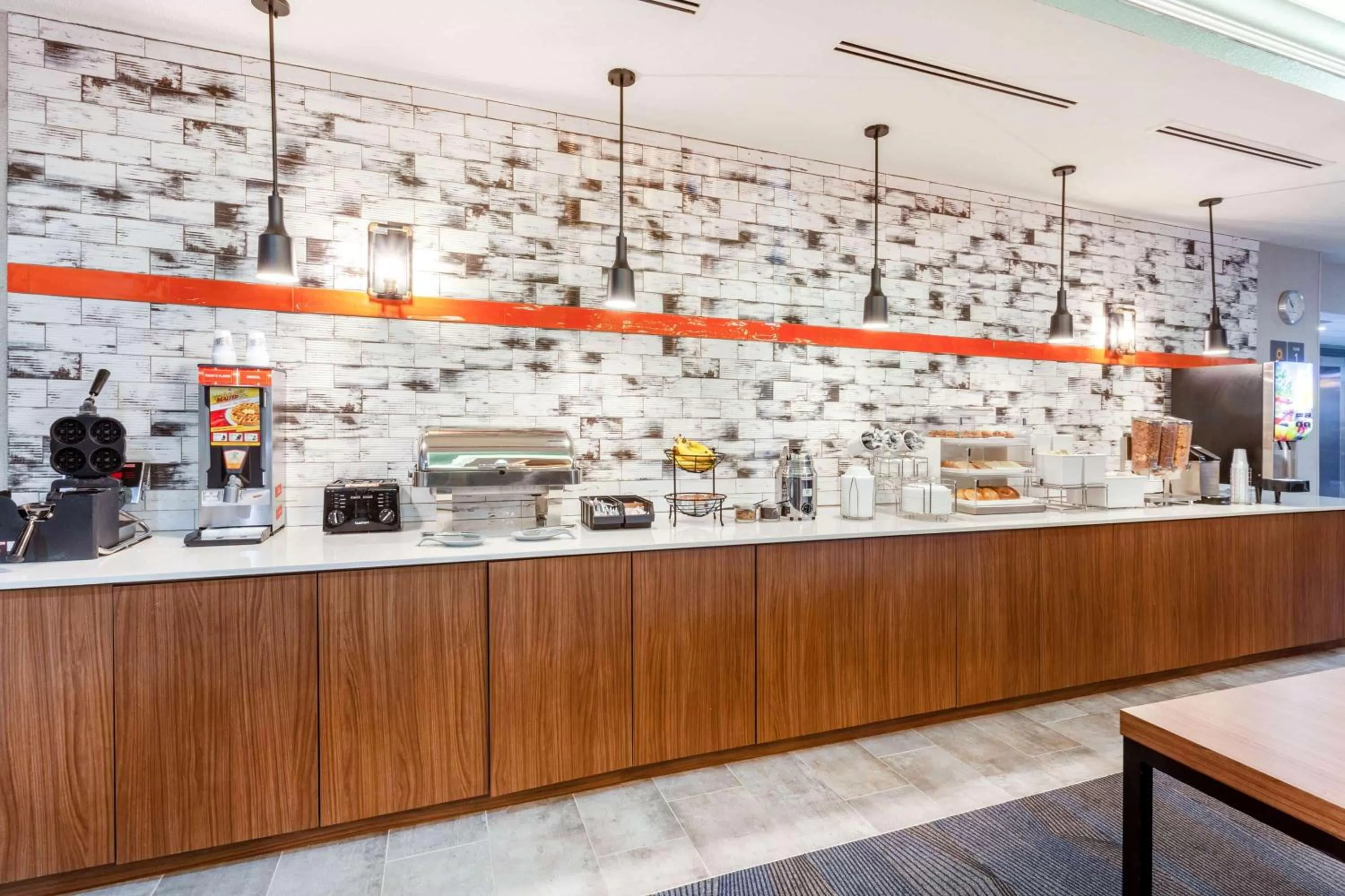 Restaurant/places to eat in La Quinta by Wyndham St. Petersburg Northeast *Newly Renovated