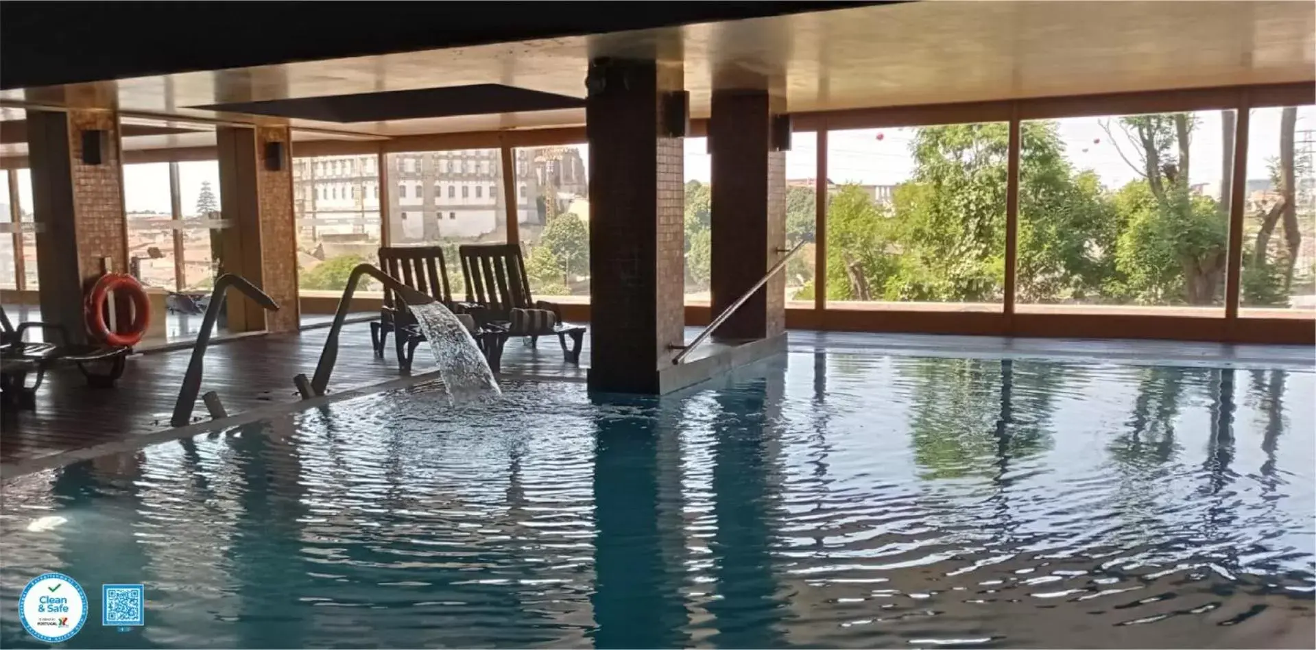 Swimming Pool in Santana Hotel & SPA