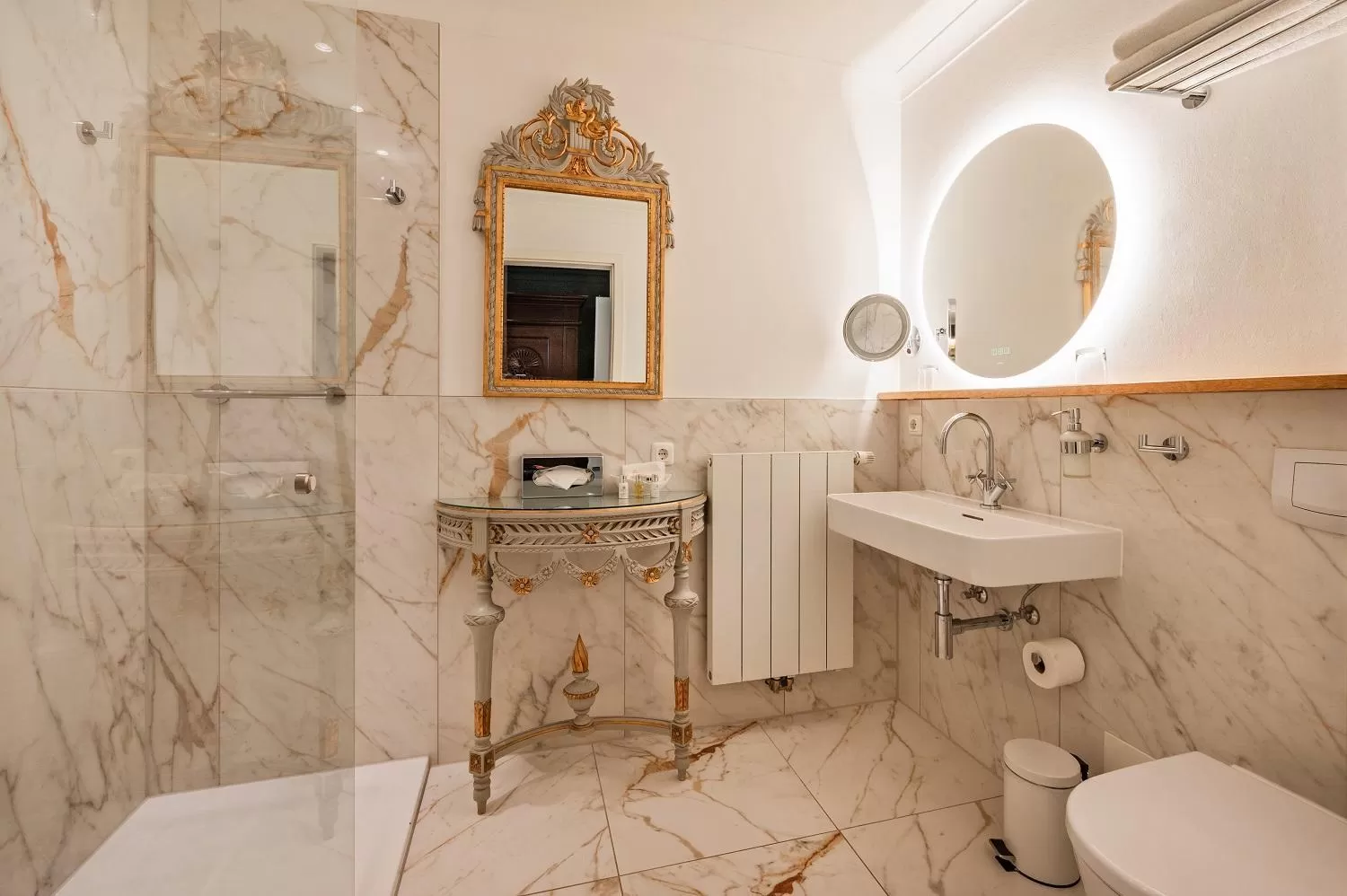 Shower in Strandhotel Heringsdorf mit Soleaußenpool 30 Grad