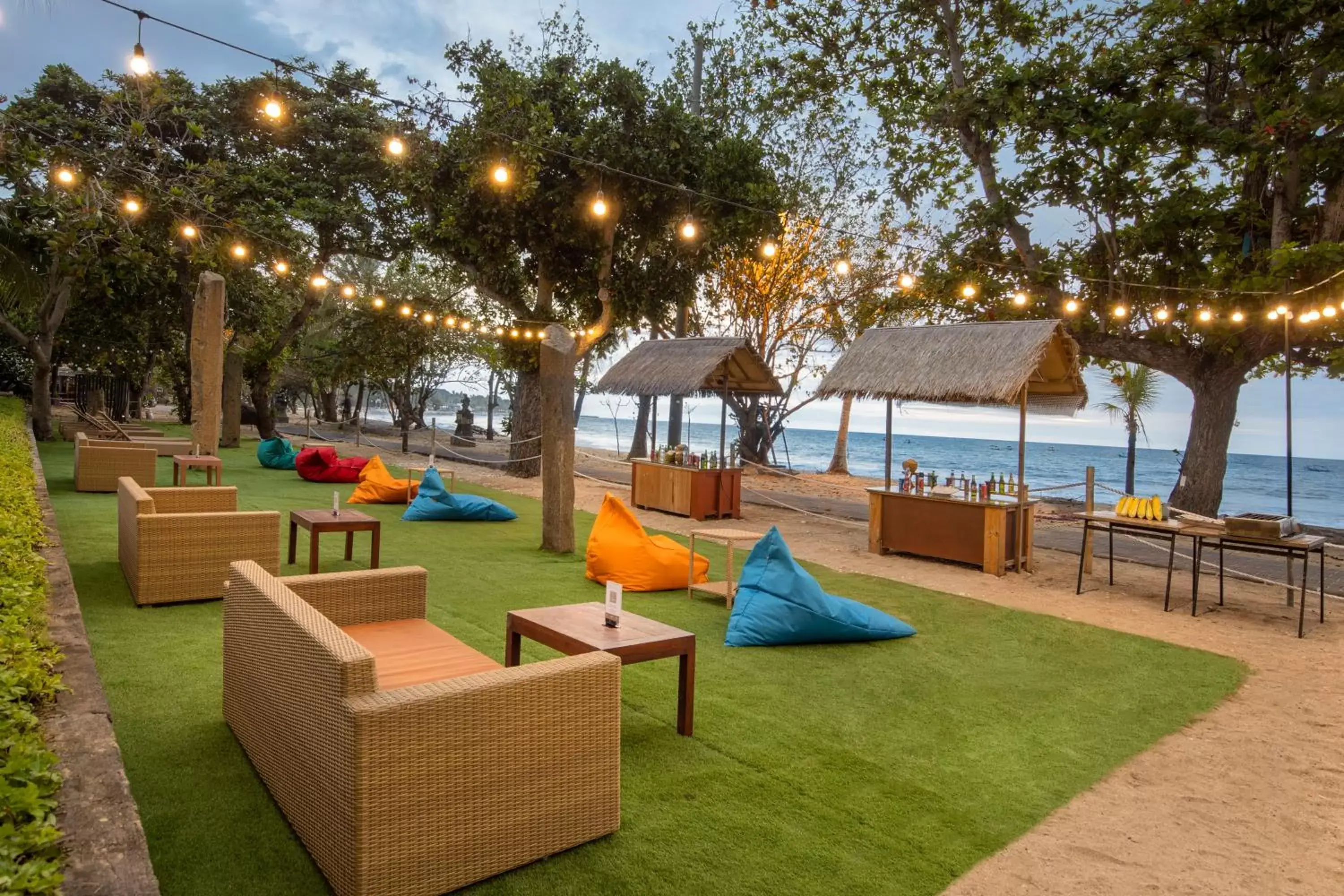 Lounge or bar, Swimming Pool in Grand Inna Kuta