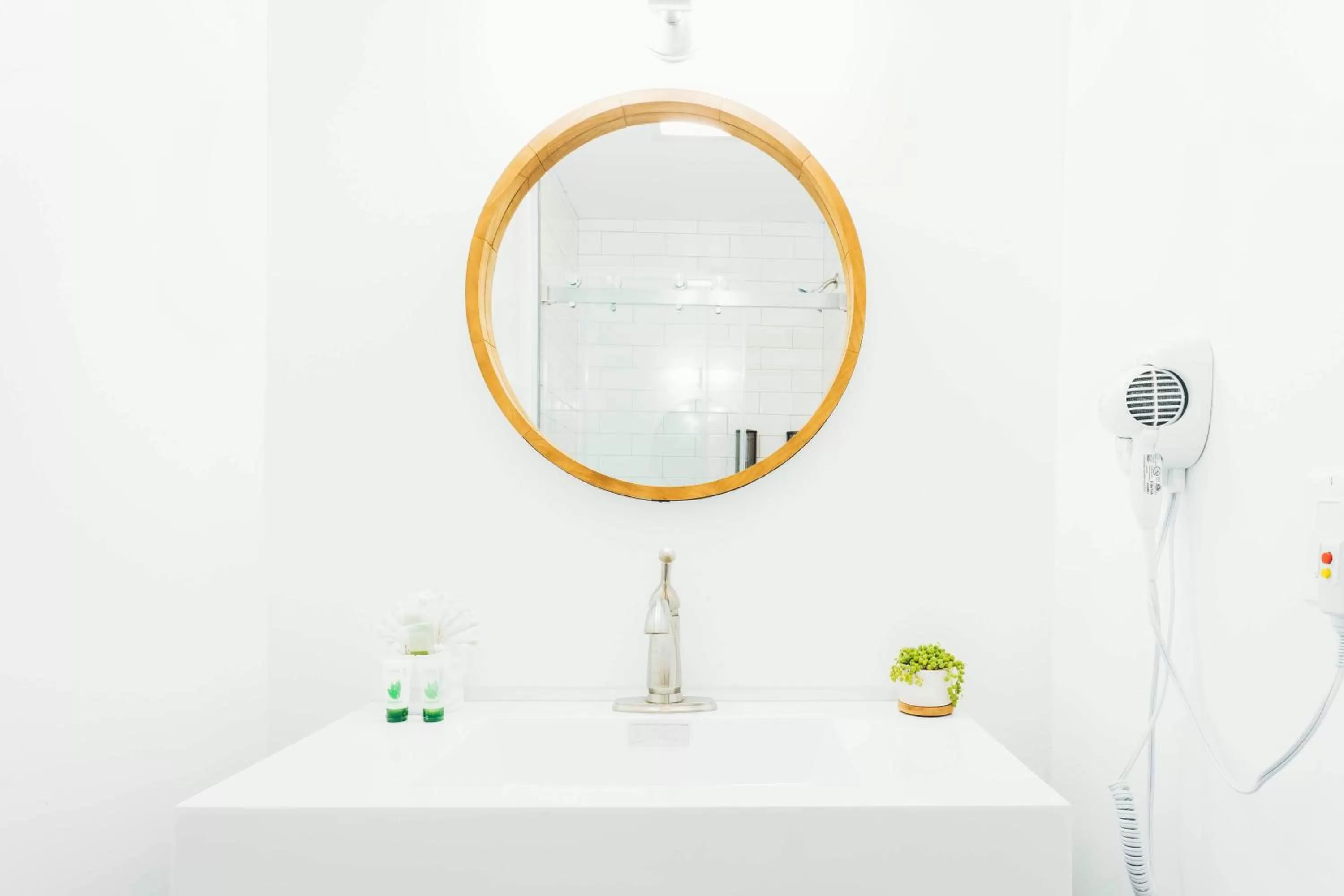 The Belmont Shore Inn