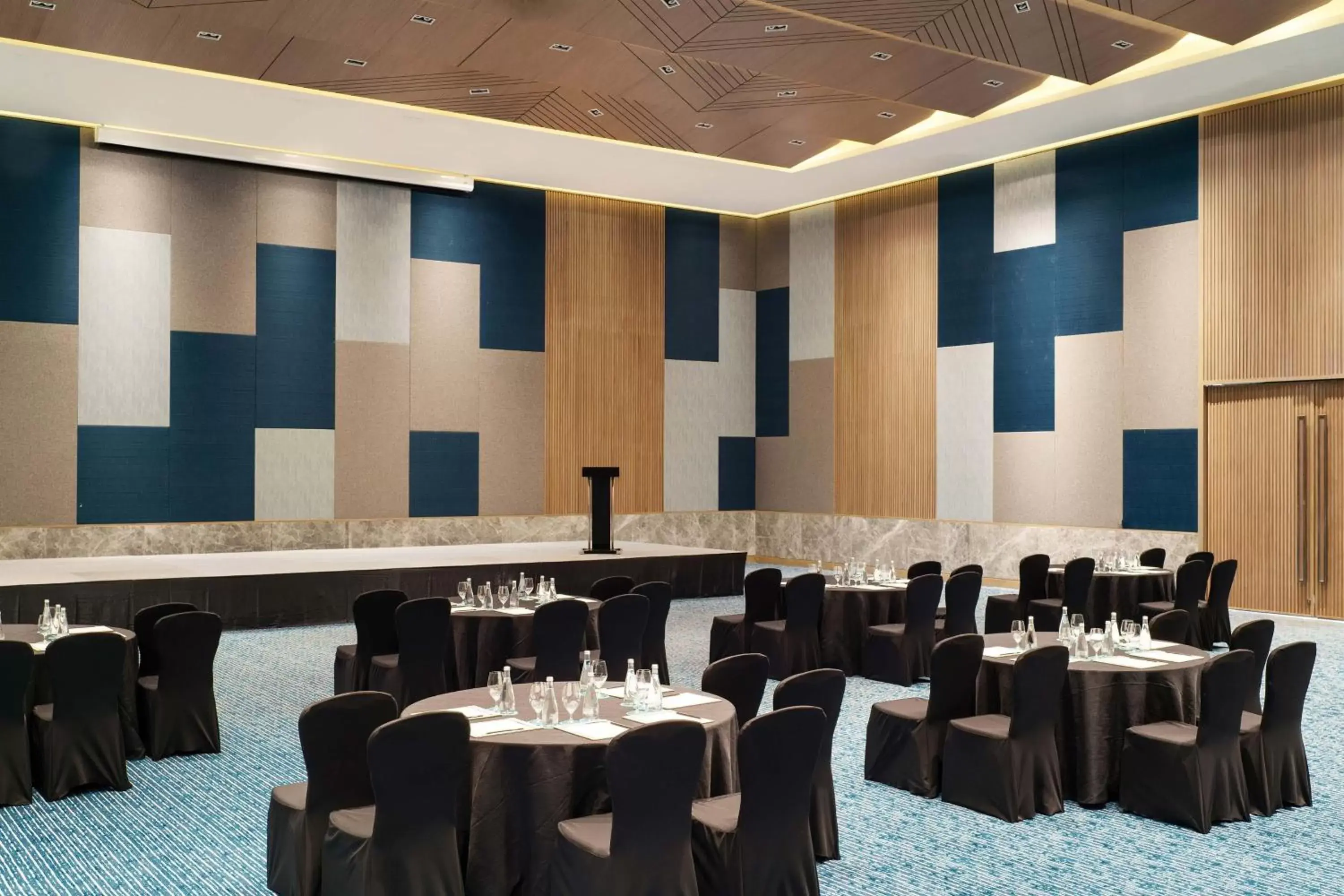 Meeting/conference room, Restaurant/Places to Eat in Le Meridien Khao Lak Resort & Spa