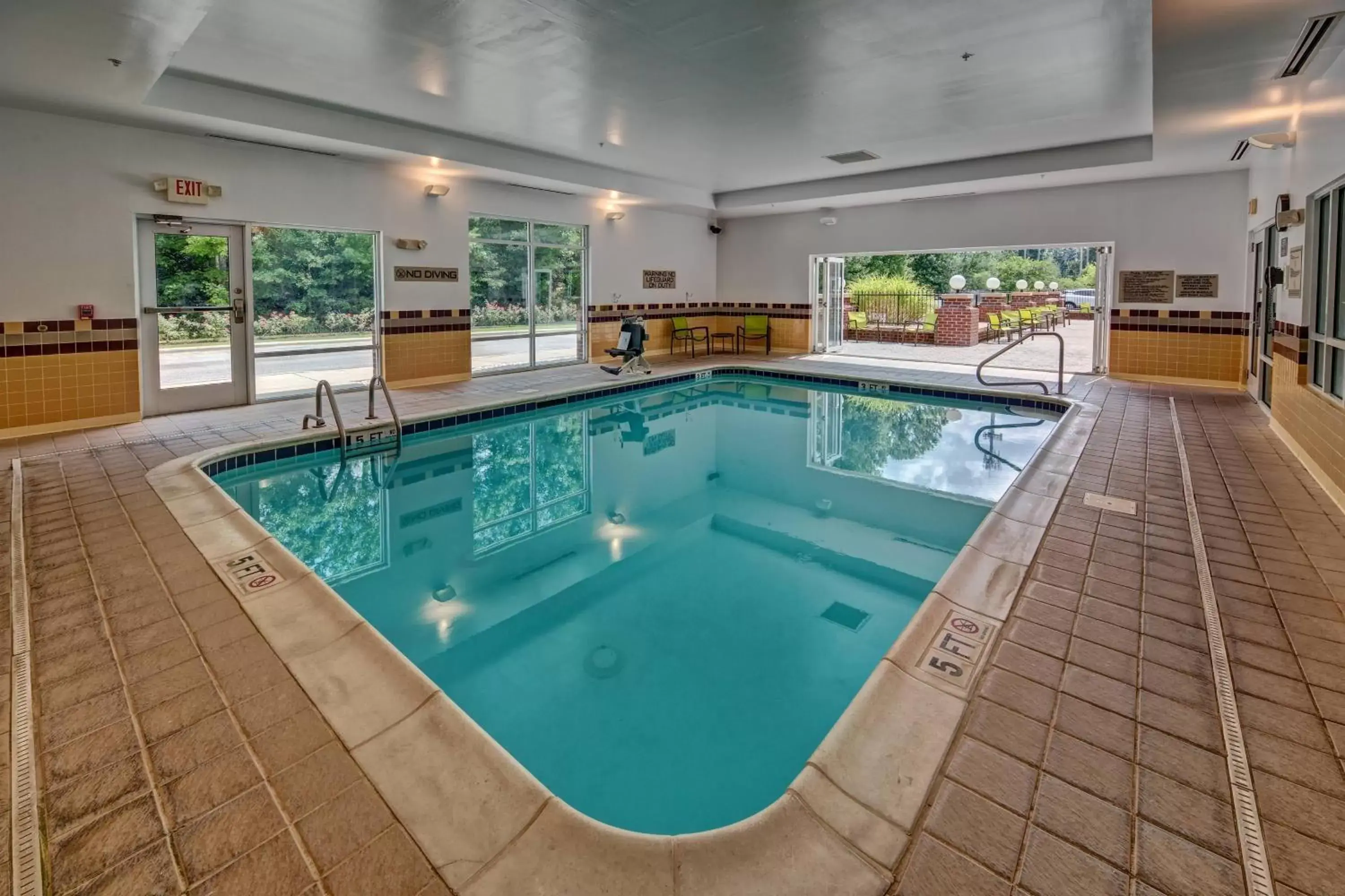 Swimming Pool in SpringHill Suites by Marriott New Bern