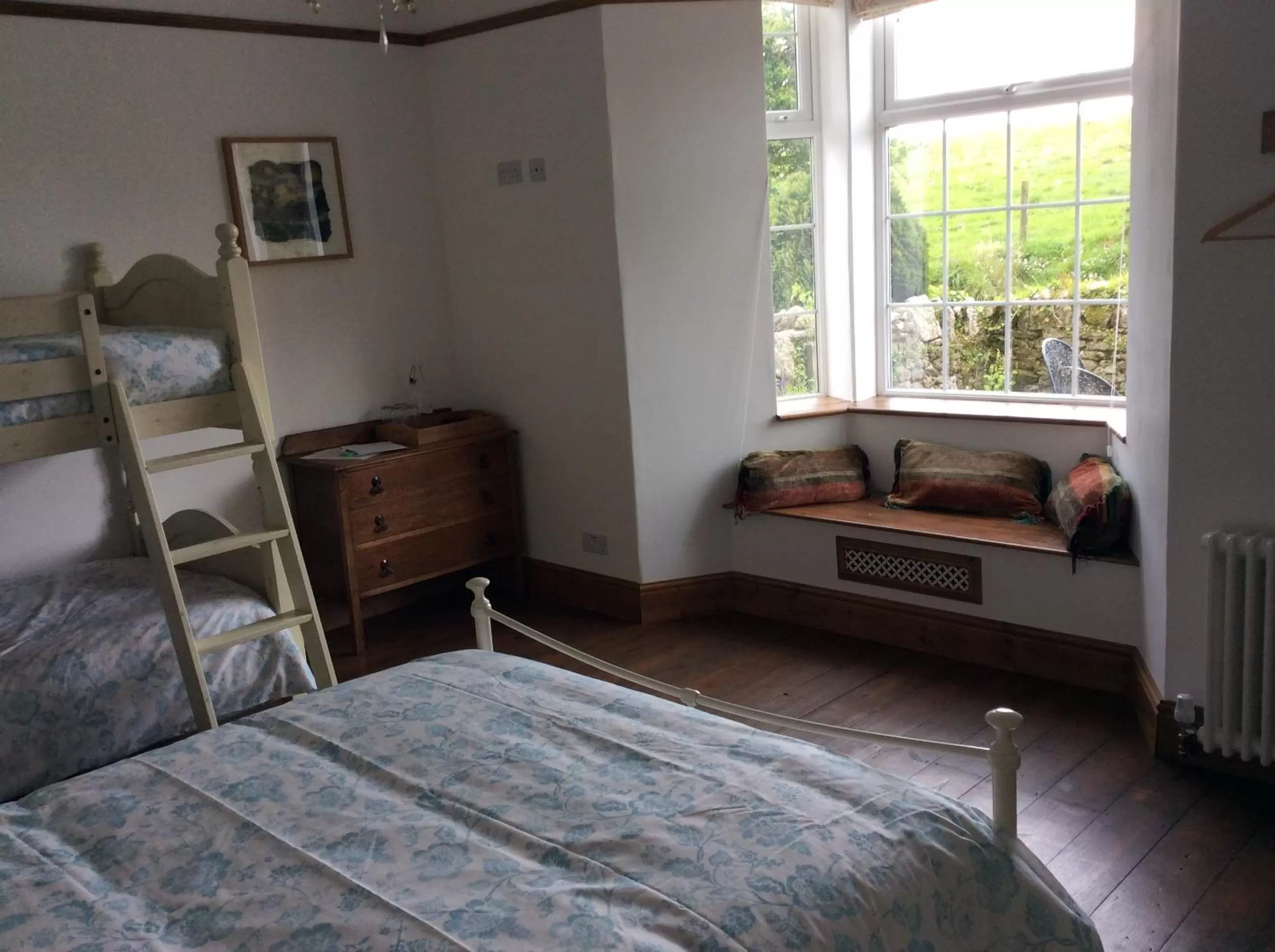 Photo of the whole room, Bed in Treganoon House, Lanlivery