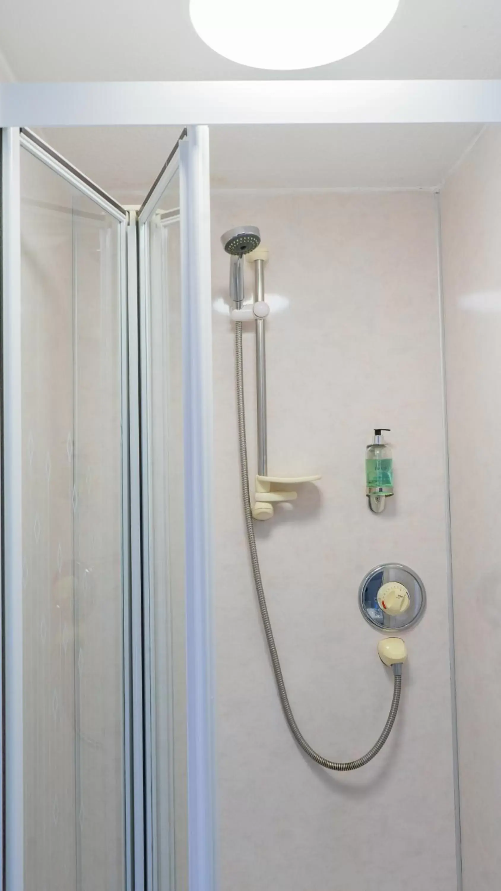 Shower, Bathroom in Firth Hotel & Restaurant