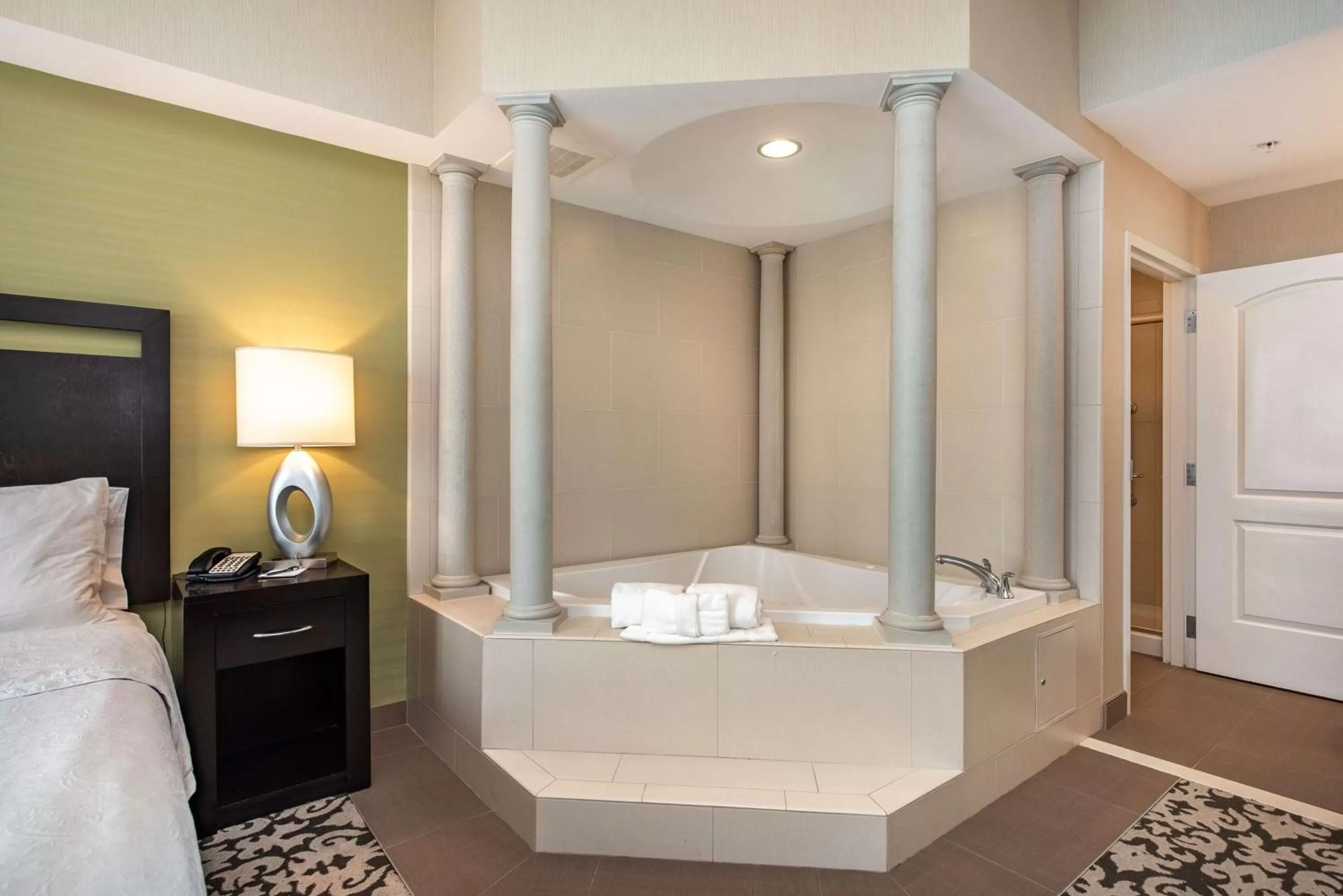 Bathroom, Bed in Homewood Suites by Hilton Oxnard/Camarillo