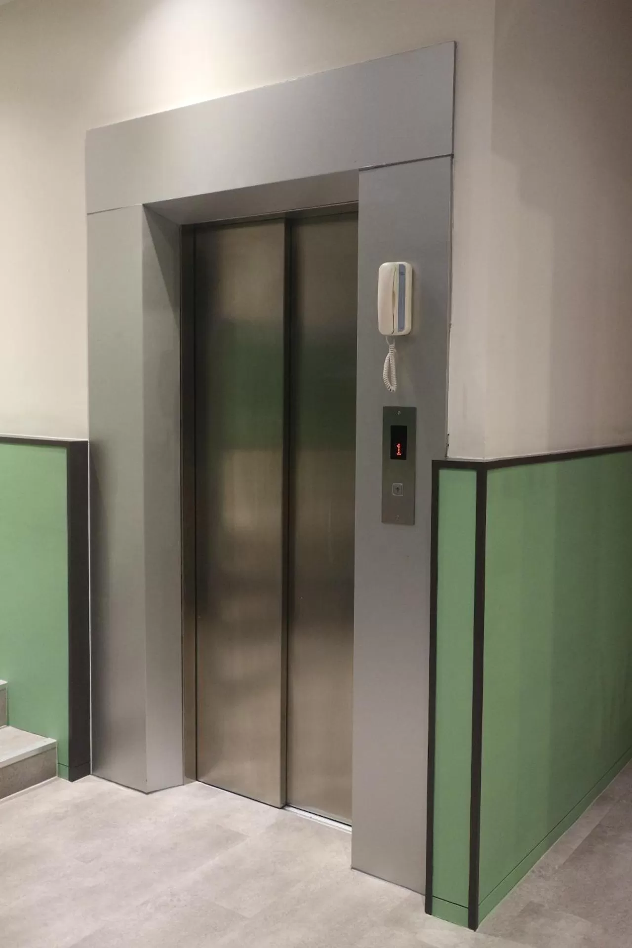 elevator in Floral Shire Suvarnabhumi Airport