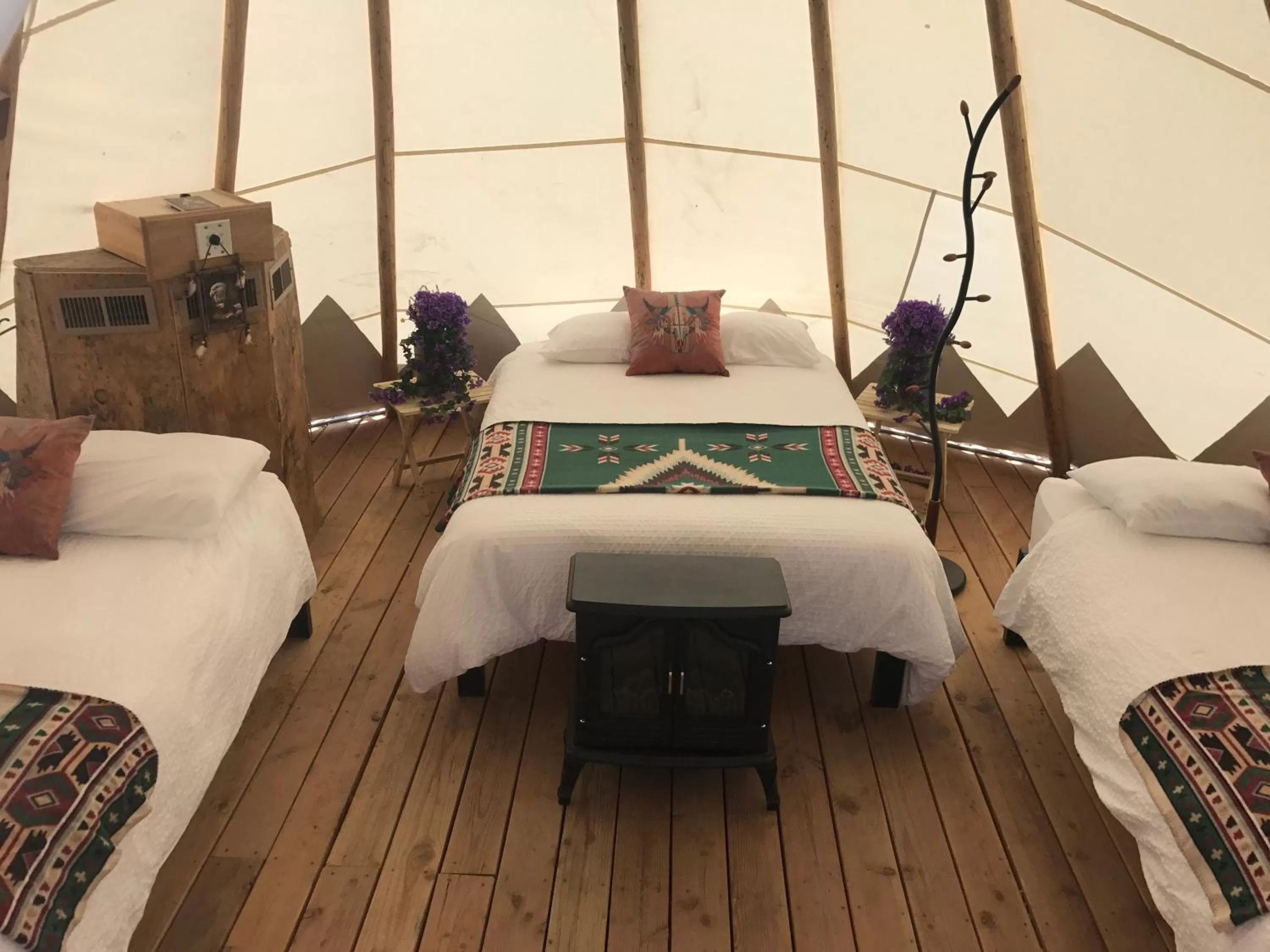 Bed in Olancha RV Park and Motel