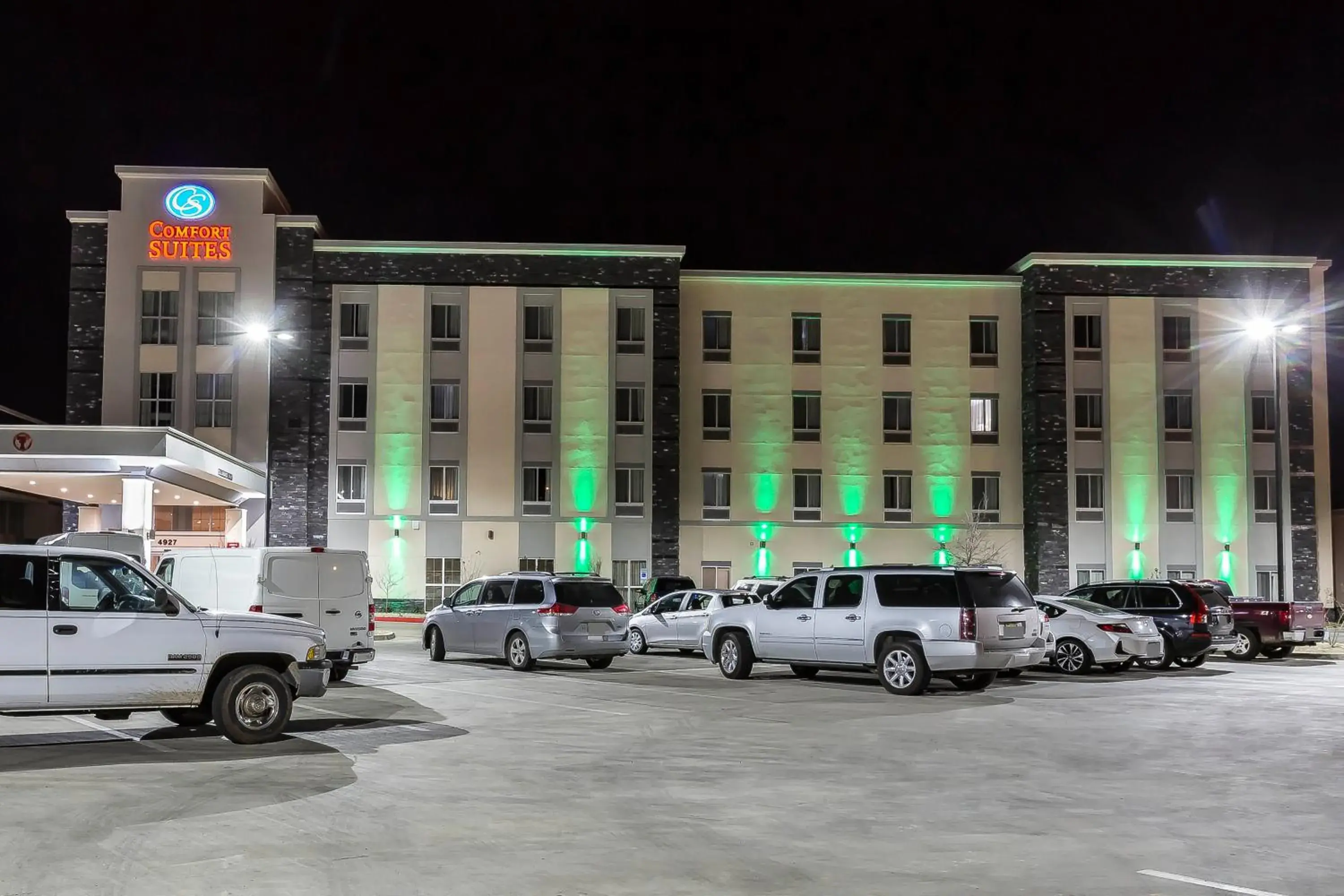 Property Building in Comfort Suites University