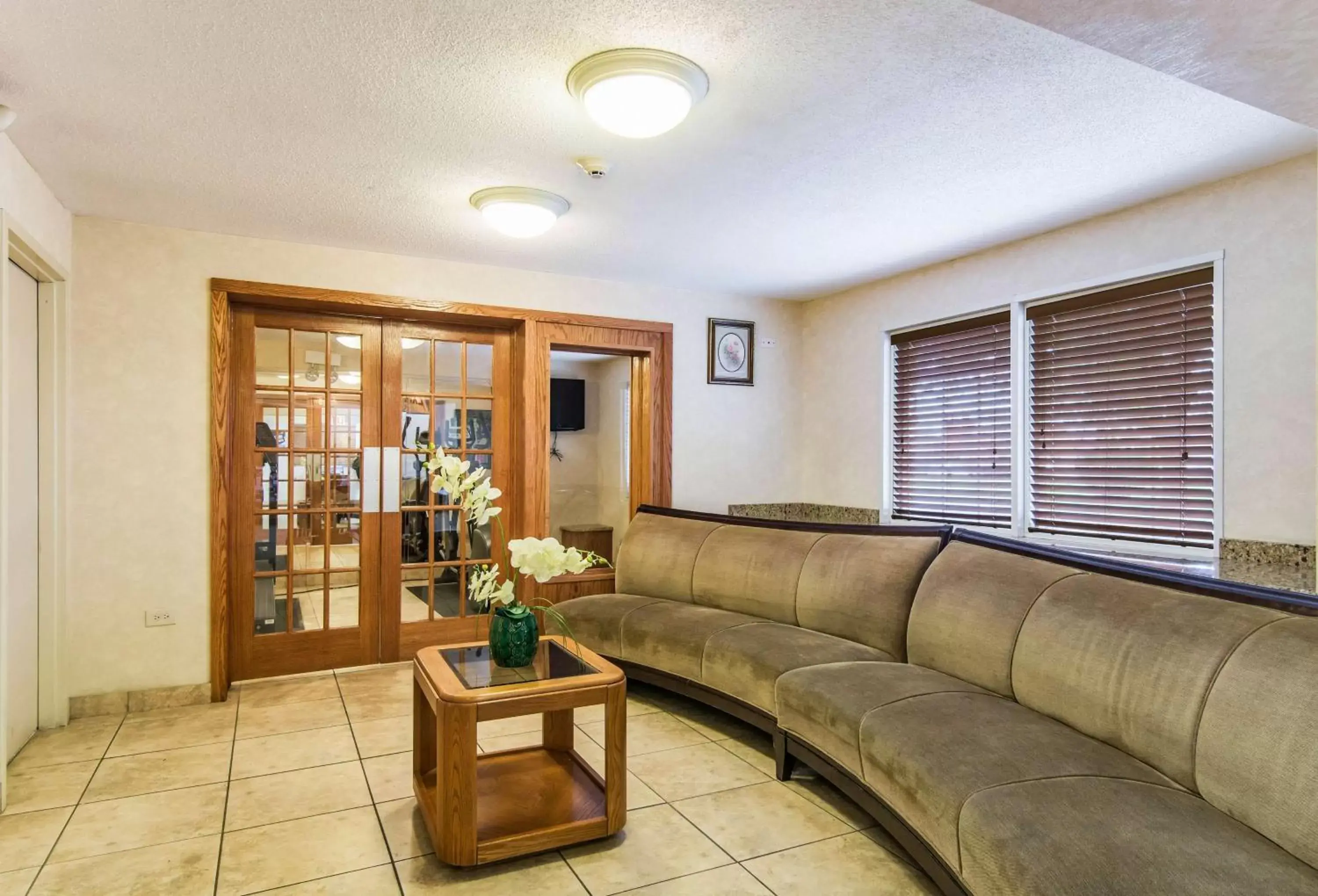 Lobby or reception, Seating Area in Motel 6-Alsip, IL