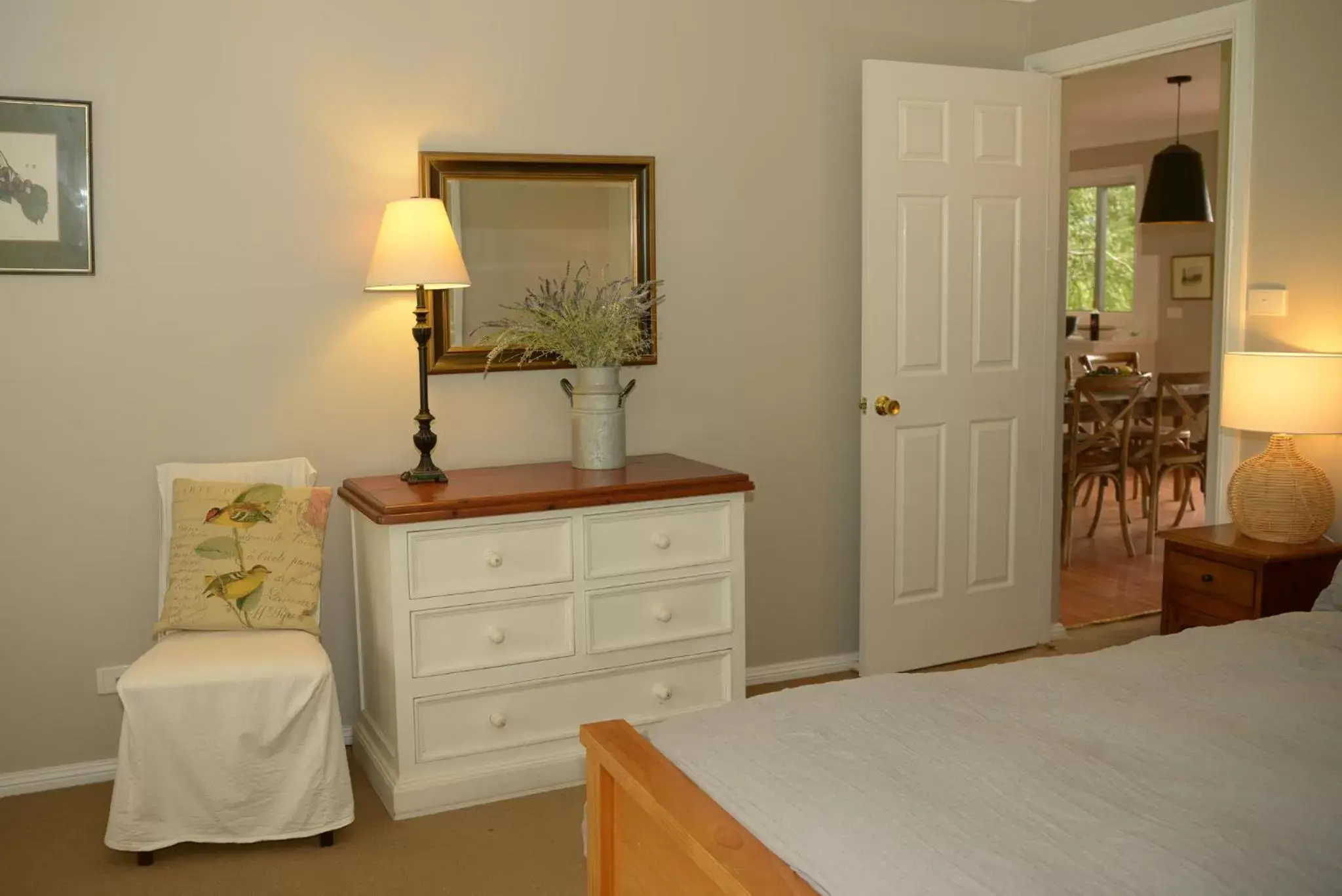 Bedroom, Bed in Borrodell Vineyard