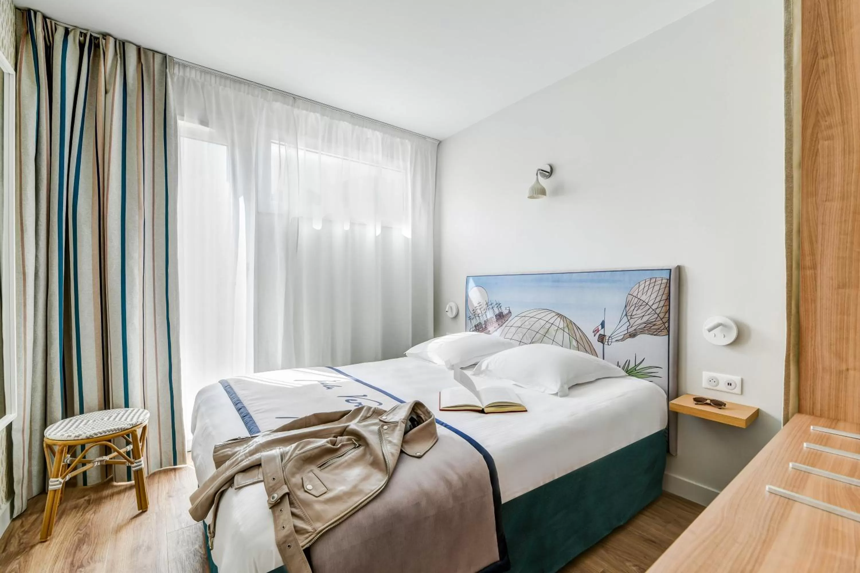 Bed in Hôtel Jules Verne Biarritz