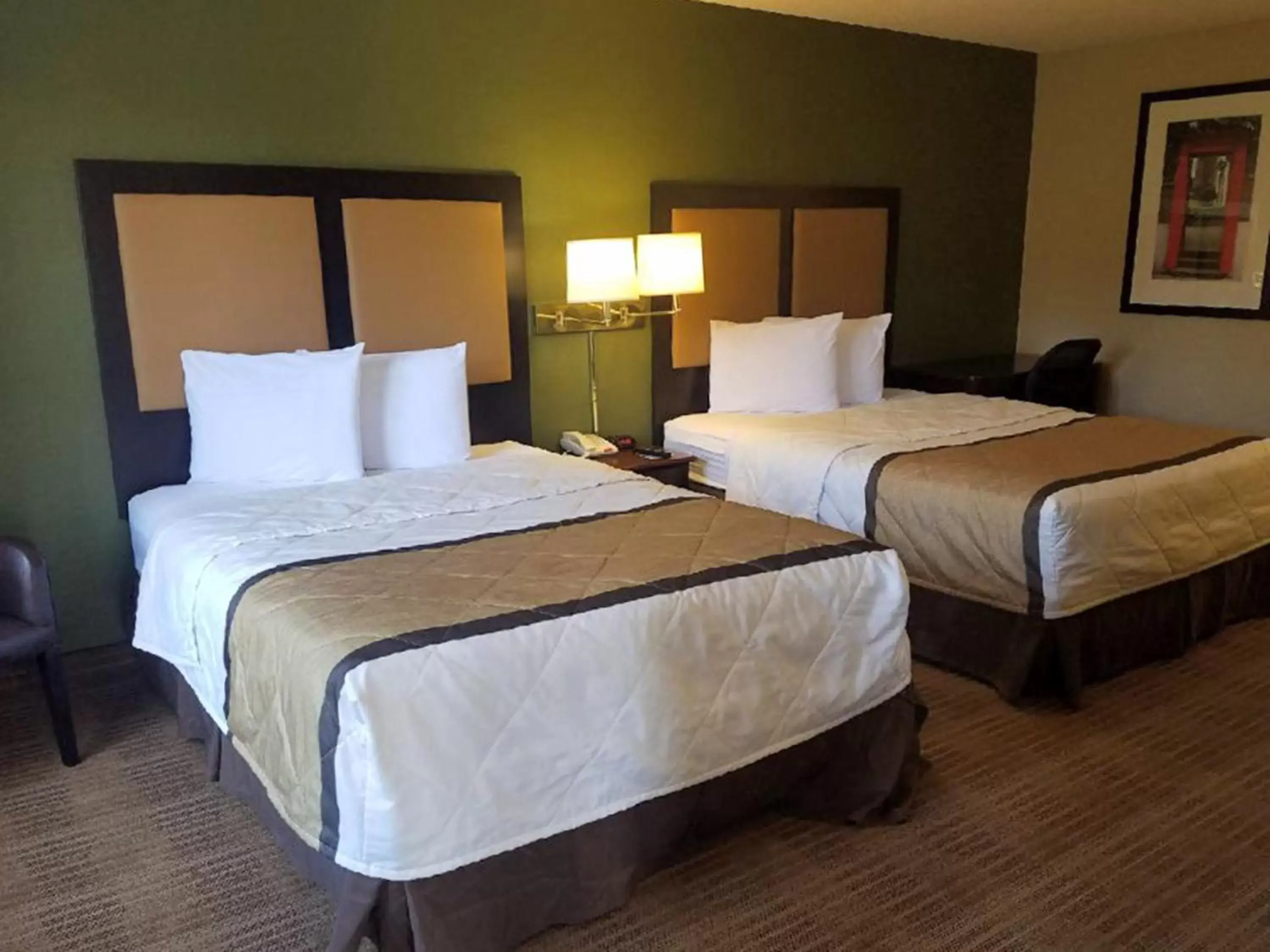 Bed in Extended Stay America Select Suites - Raleigh - RDU Airport