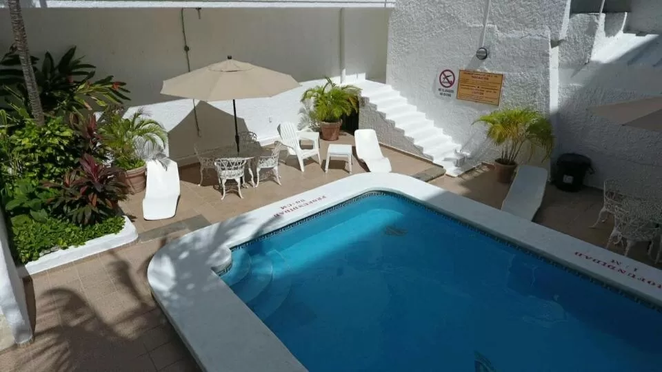 Pool view in Hotel Antillano