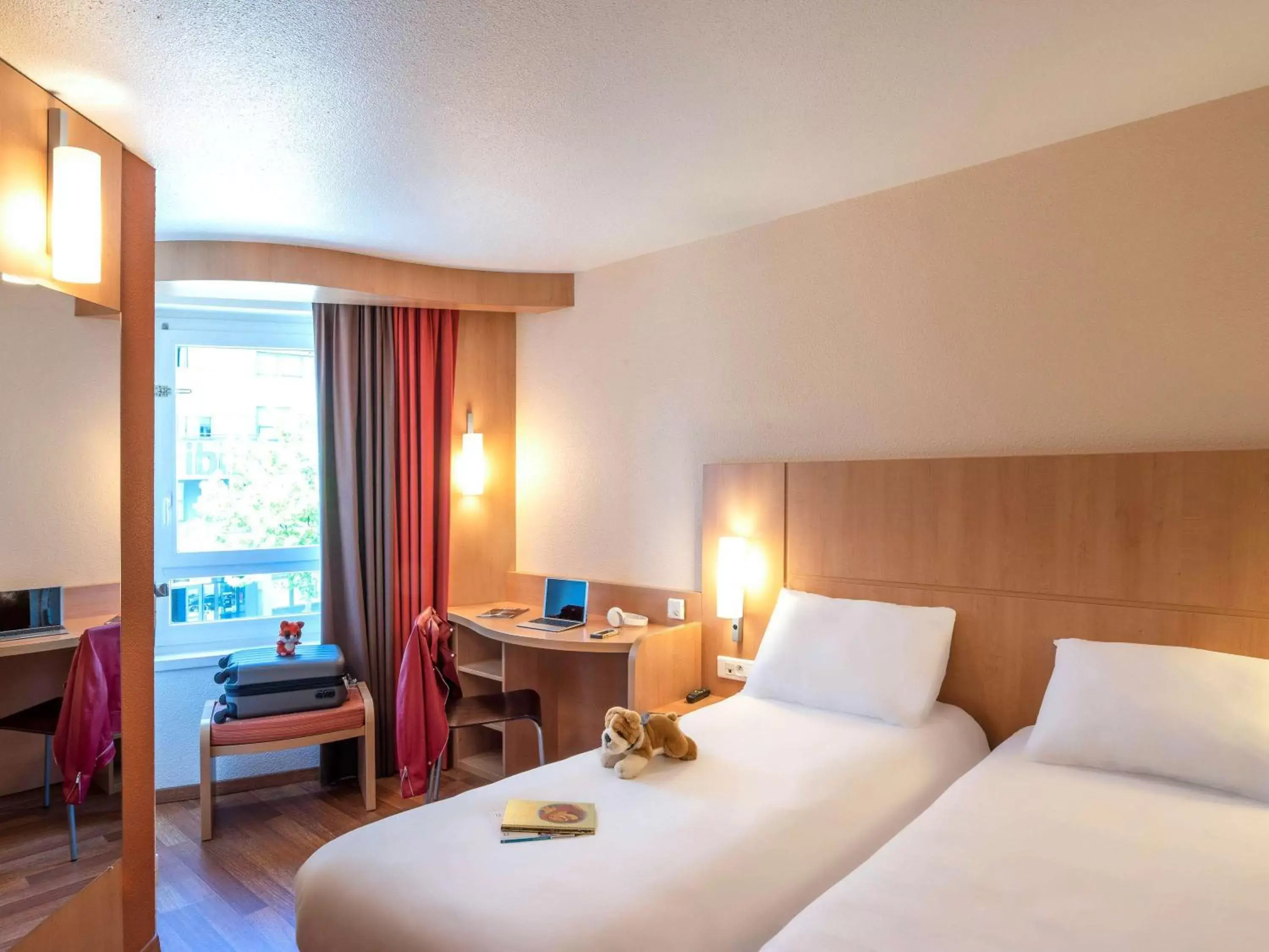 Photo of the whole room, Bed in ibis Tours Centre Gare