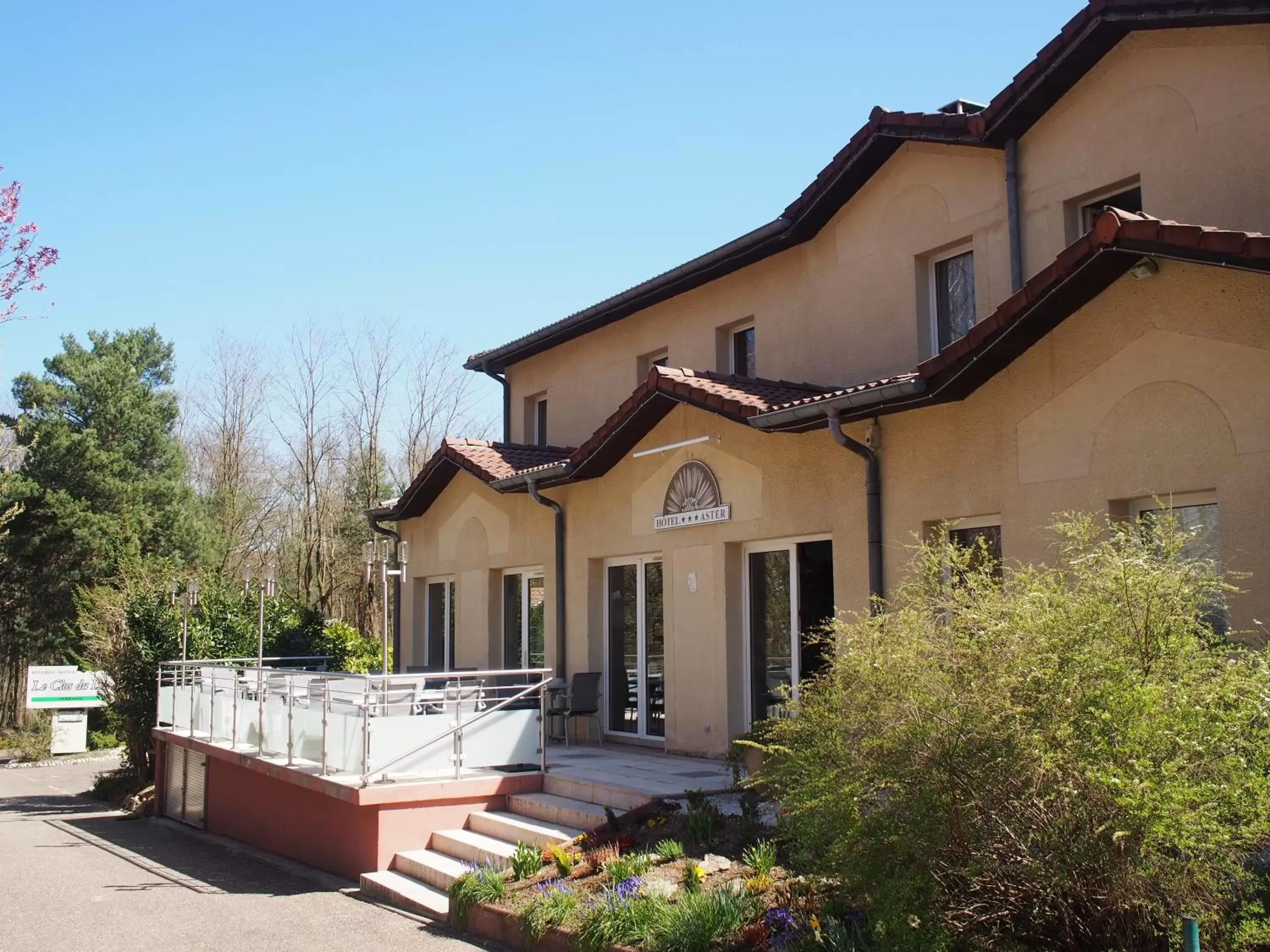 Facade/entrance, Property Building in The Originals City, Hôtel Aster, Saint-Avold Nord (Inter-Hotel)