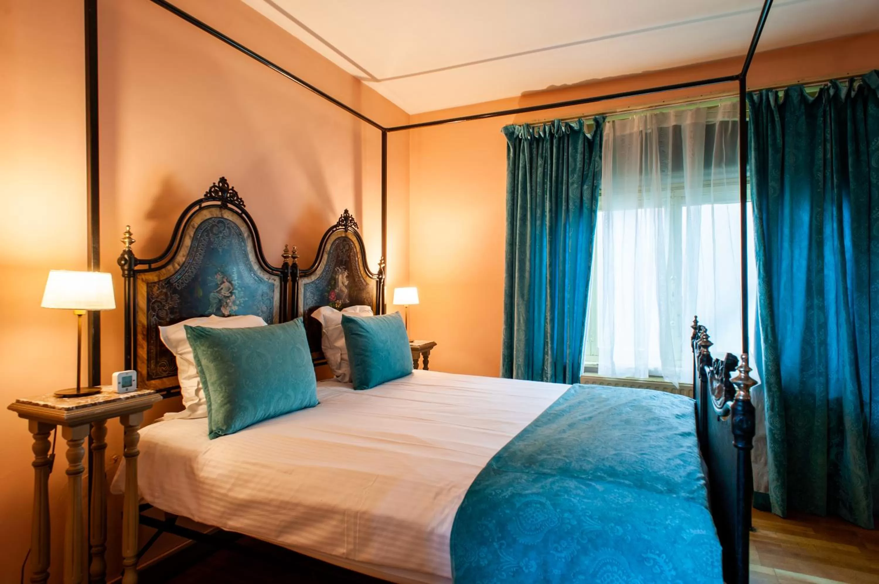 Bedroom, Bed in Charme Hotel Hancelot