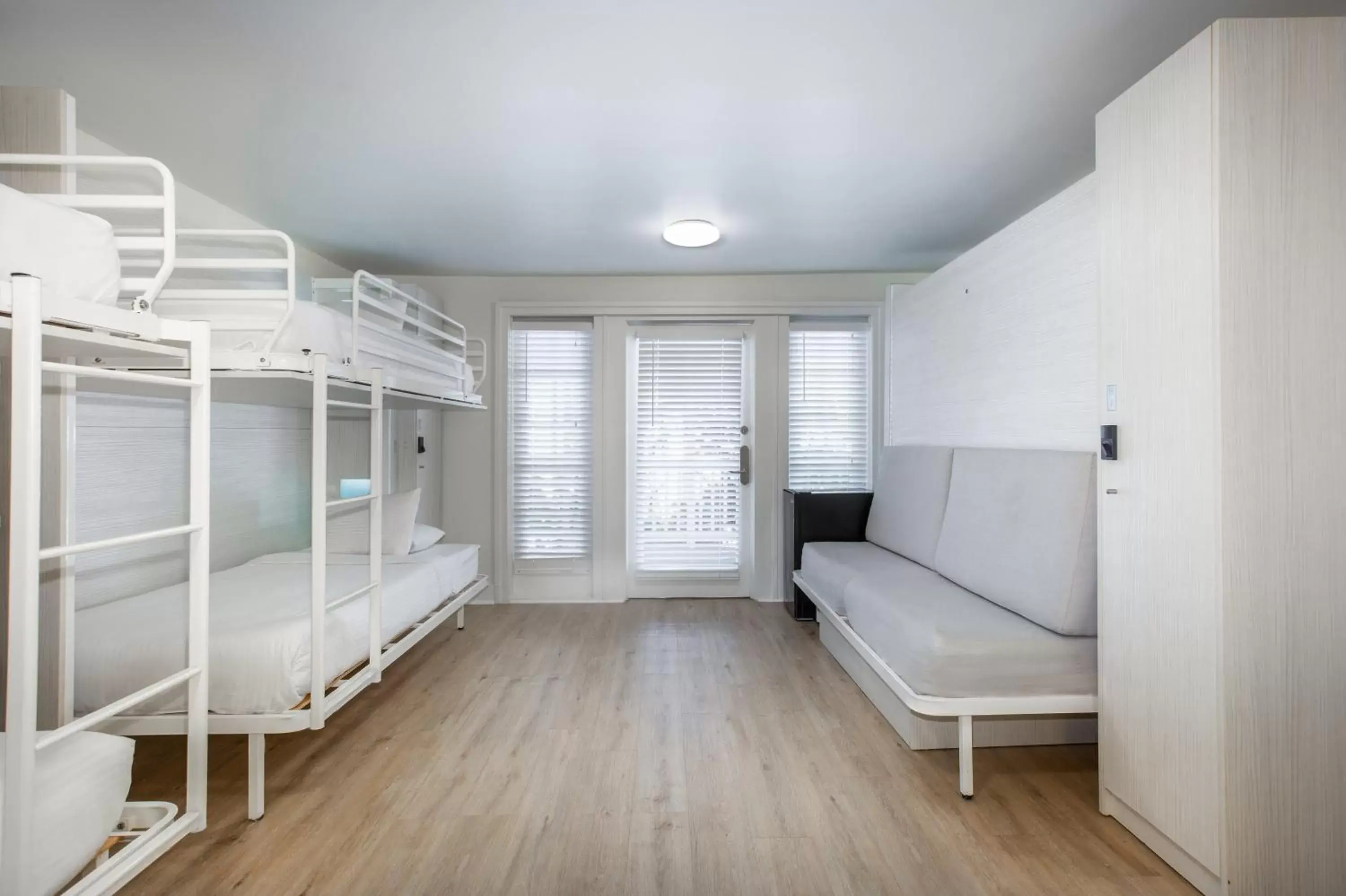 Photo of the whole room, Bunk Bed in Nyah - Adult Exclusive
