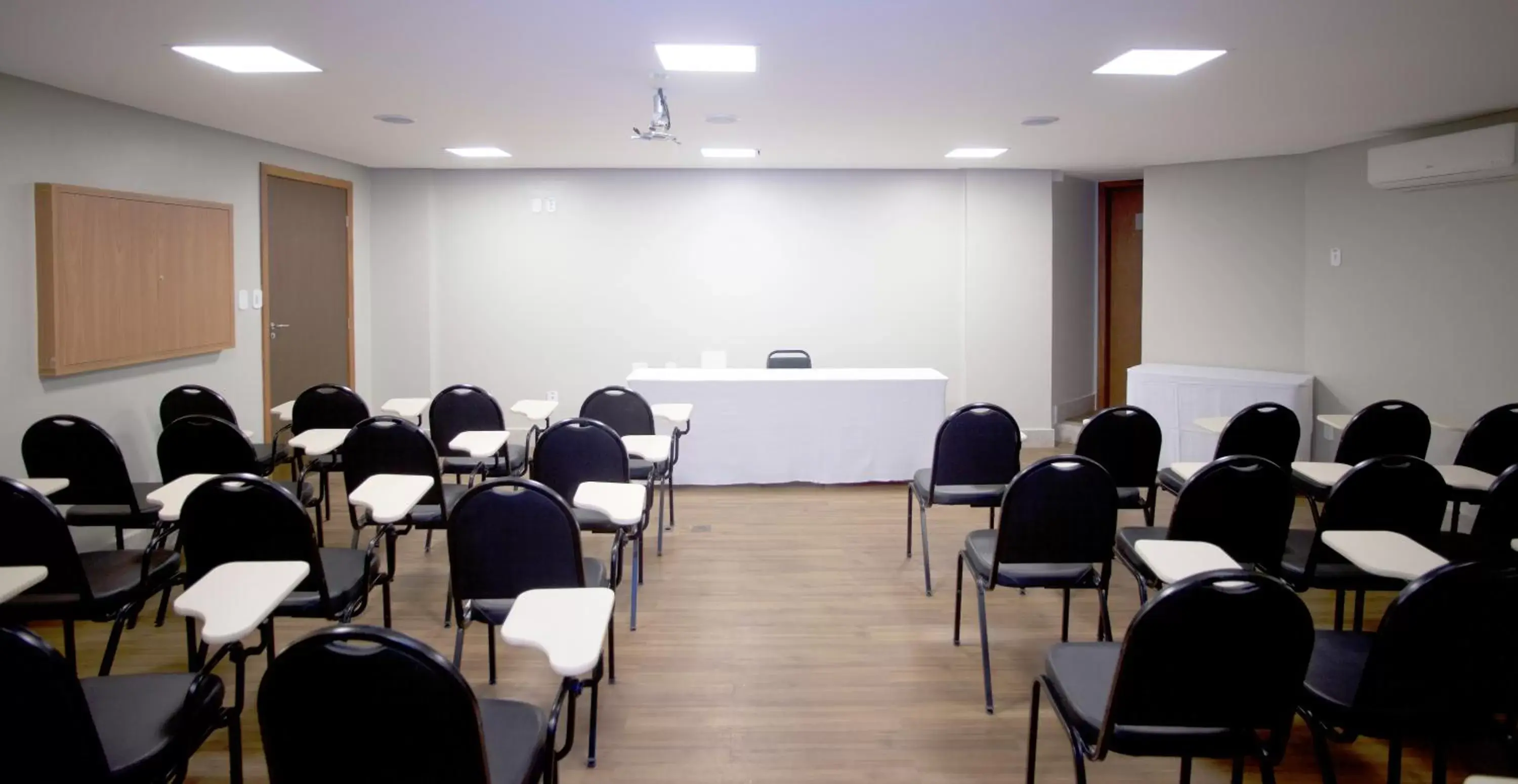 Business facilities in Marano Hotel