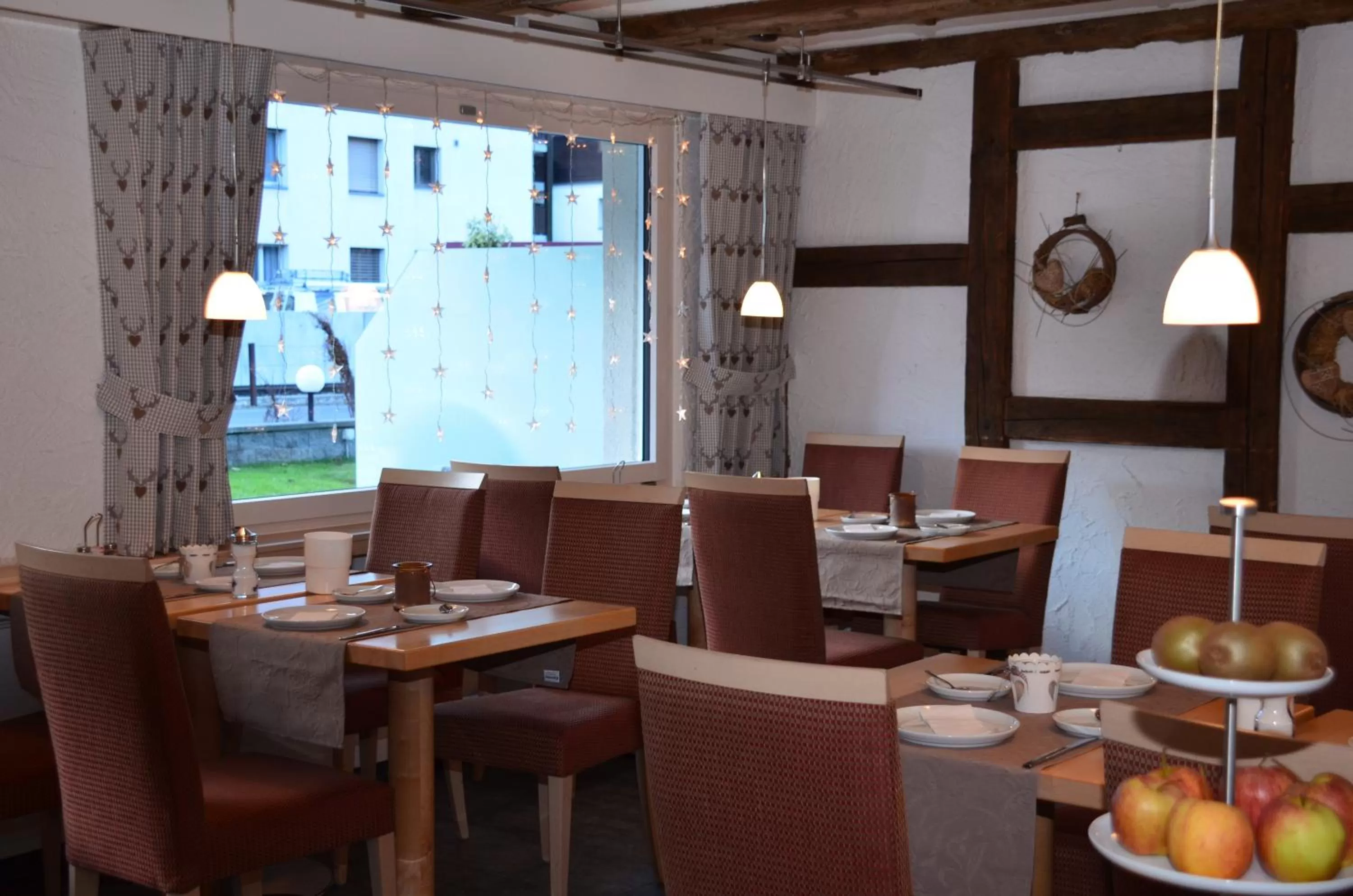 Restaurant/places to eat in Hotel Belmont