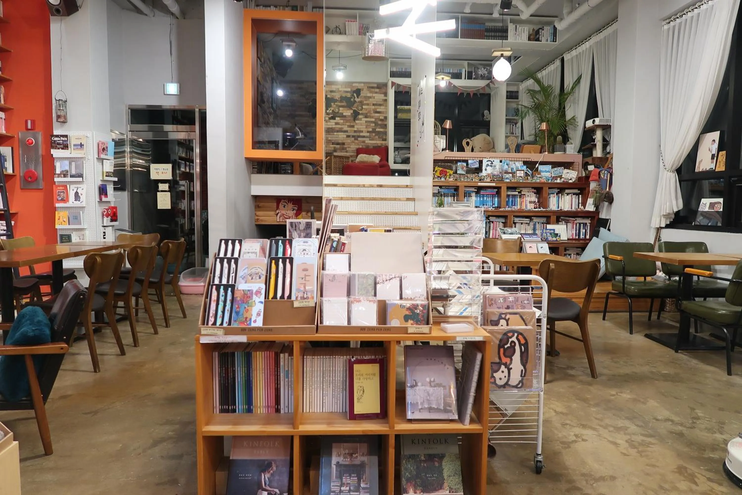 Restaurant/places to eat in Andong Poong-gyung HOSTEL n LIBRARY