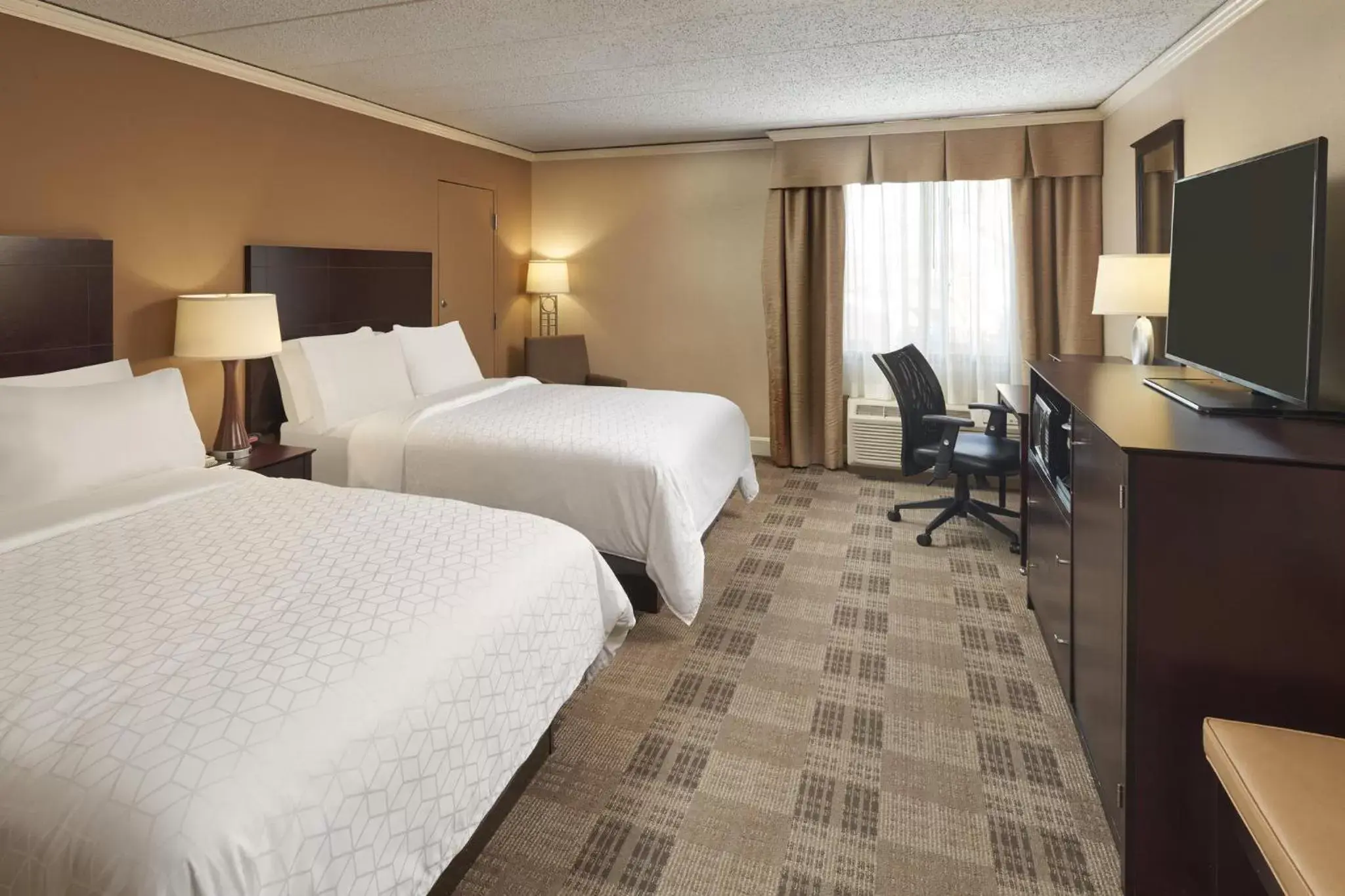 Photo of the whole room, Bed in Holiday Inn - Executive Center-Columbia Mall, an IHG Hotel