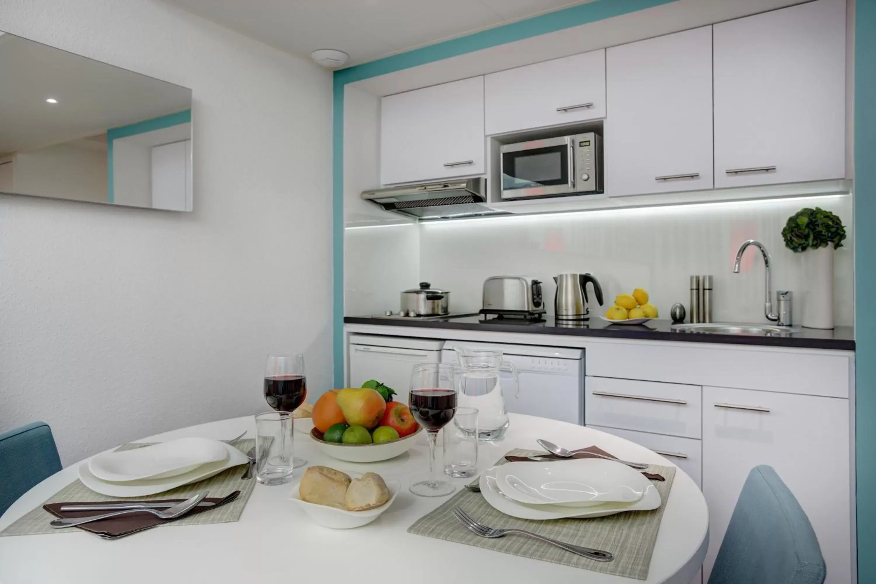 Kitchen or kitchenette, Kitchen/Kitchenette in Citadines Castellane Marseille