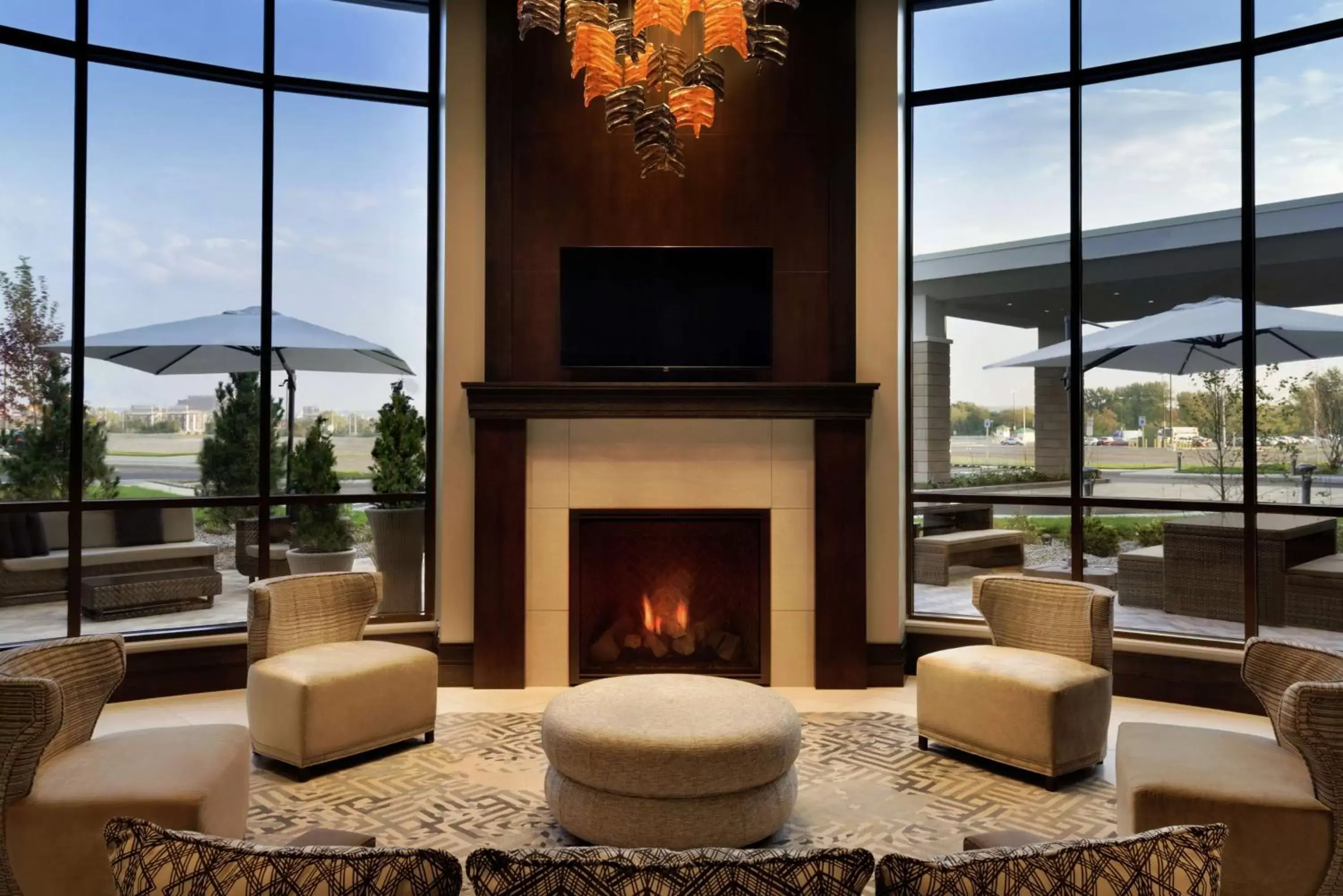 Lobby or reception, Seating Area in Embassy Suites By Hilton Syracuse Destiny USA