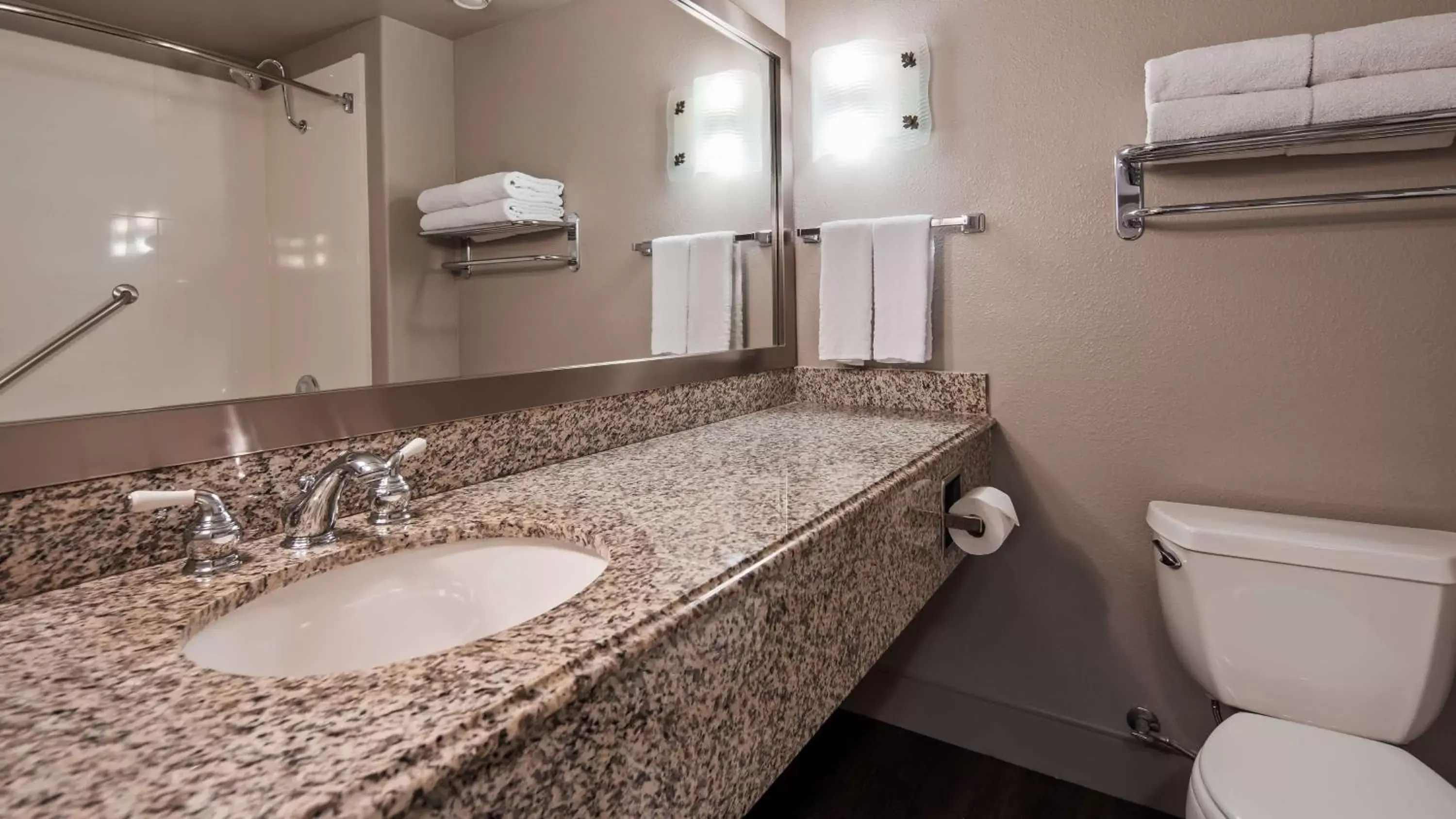 Bathroom in Best Western Cedar Inn & Suites