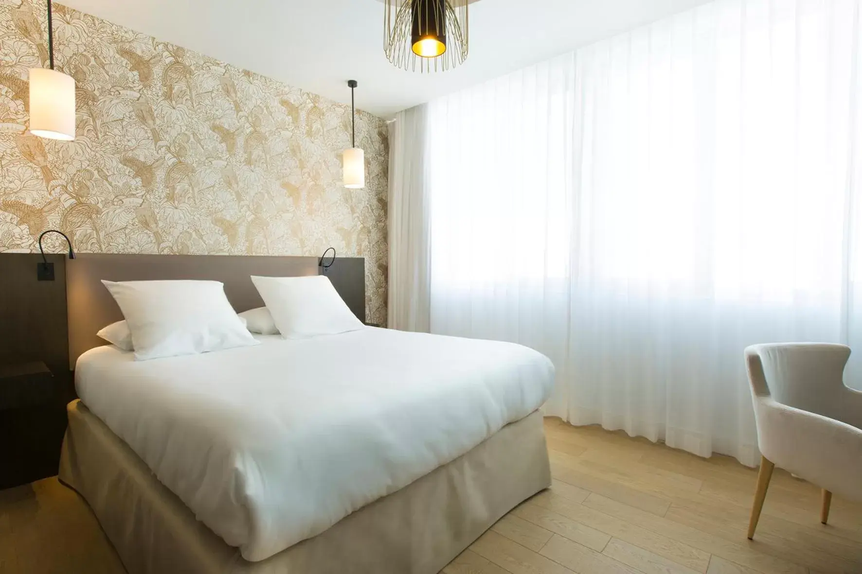 Bedroom, Bed in Hotel L'Arbre Voyageur - BW Premier Collection - LILLE