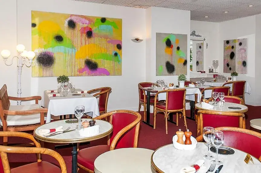 Lounge or bar, Restaurant/Places to Eat in Hotel Du Lion D'argent Et Des Tanneries