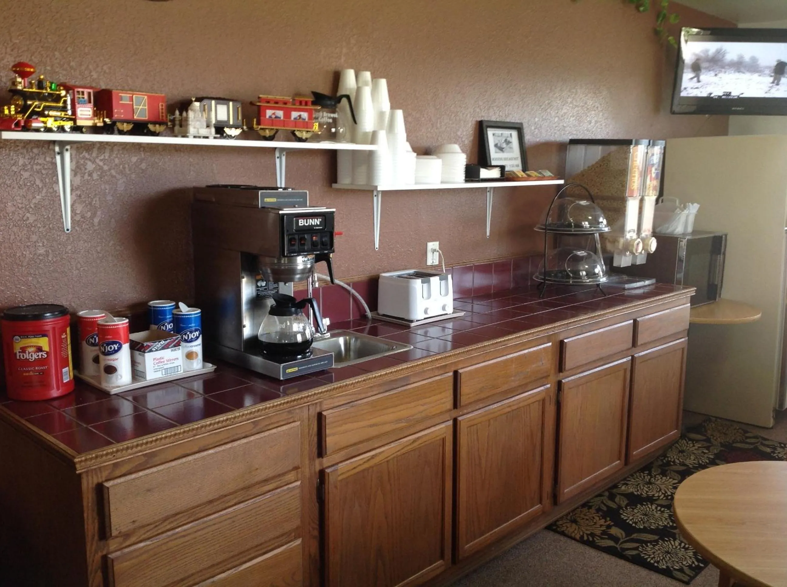 Continental breakfast in Knights Inn Muskogee