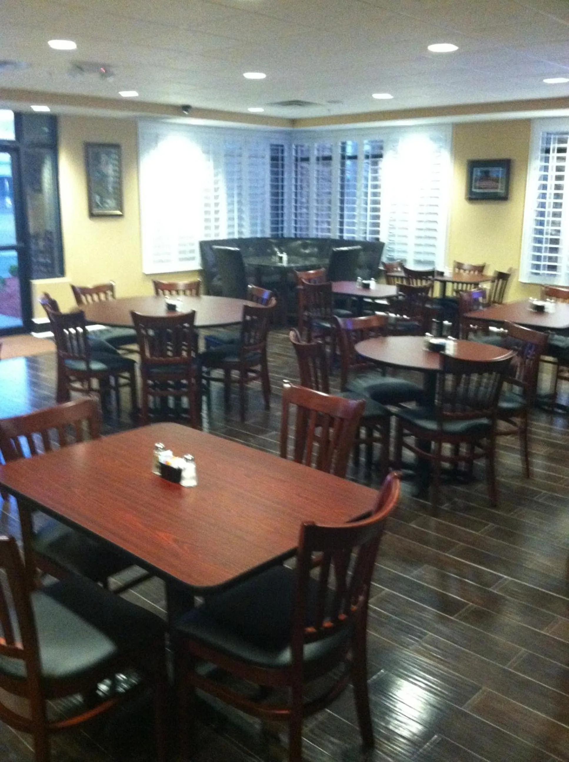 Restaurant/places to eat in Marble Waters Hotel & Suites, Trademark by Wyndham