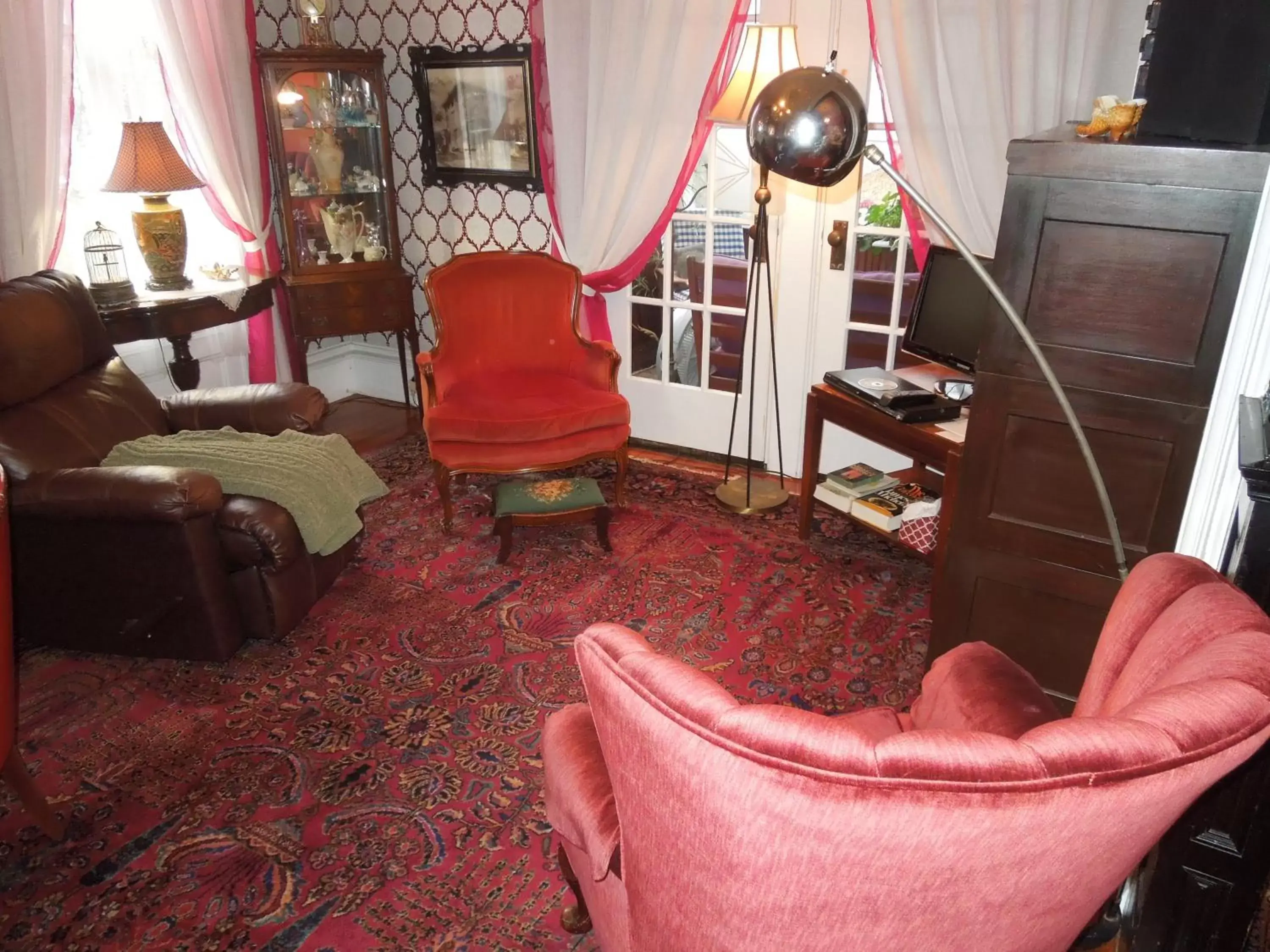 Living room, Seating Area in Victorian Bed & Breakfast of Staten Island
