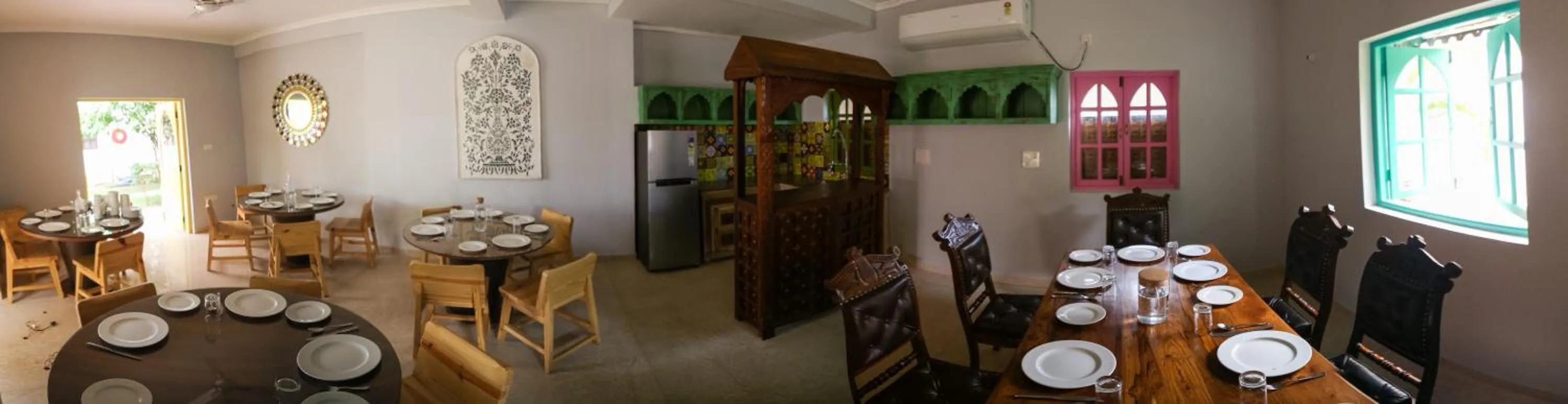 Restaurant/Places to Eat in Amour Resort