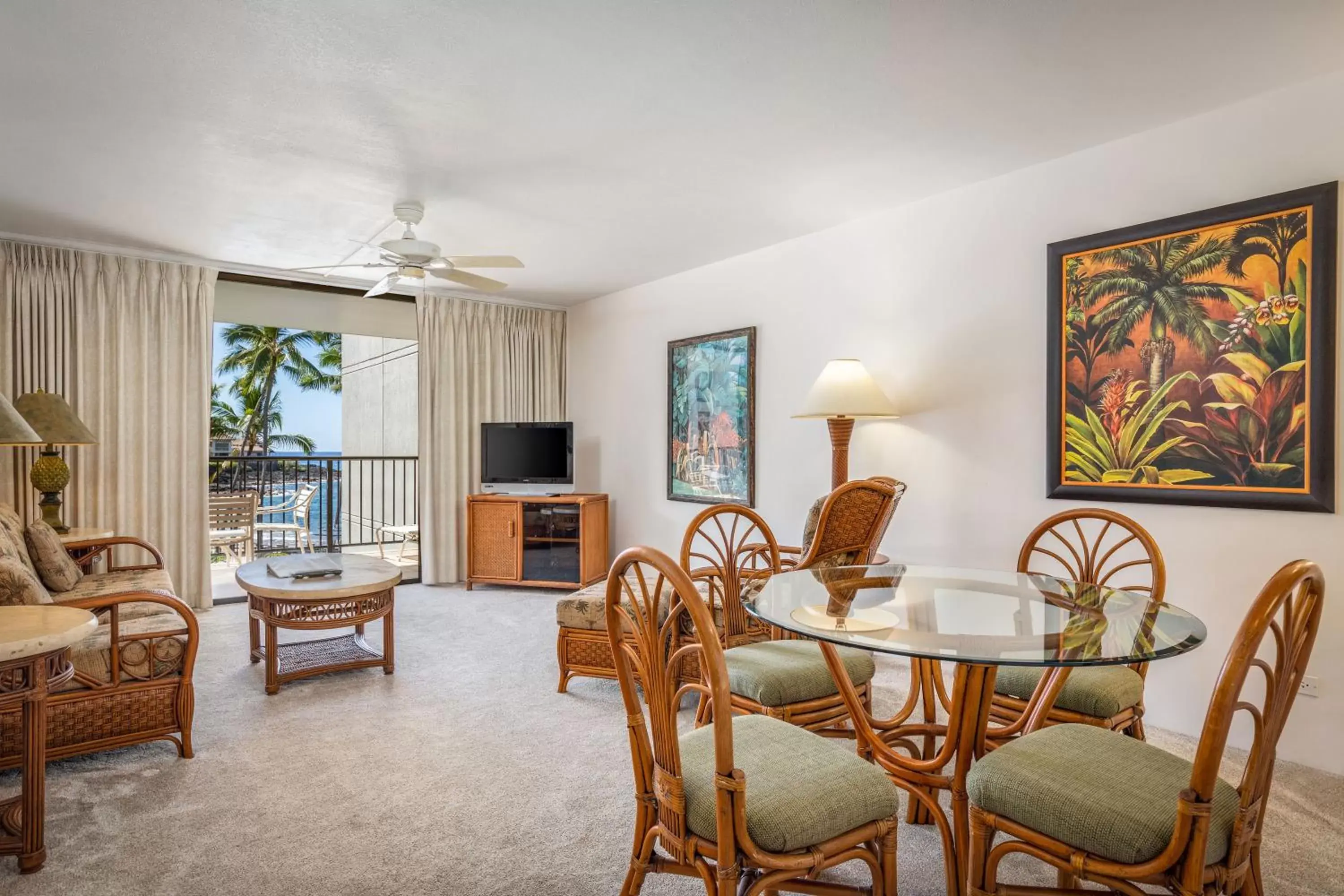 Living room, Dining Area in Aston Kona By The Sea