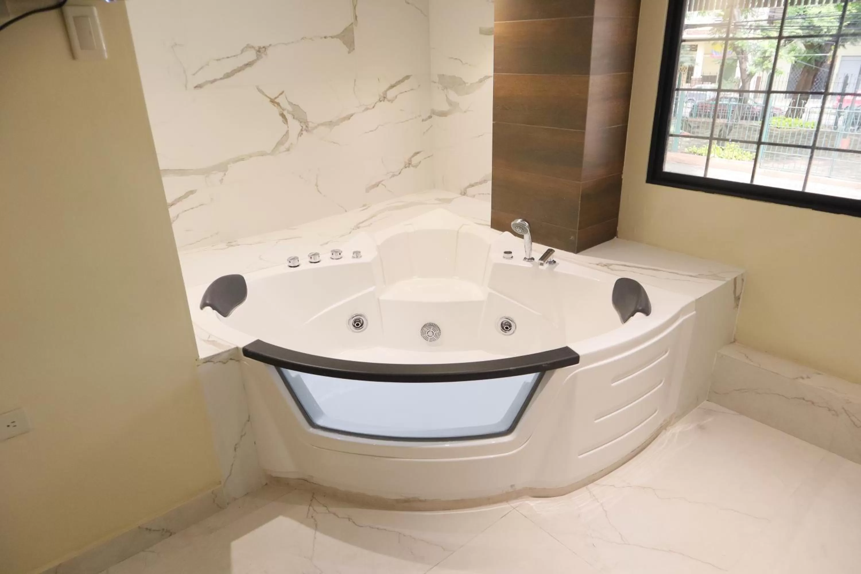 Hot Tub in Hotel Sada