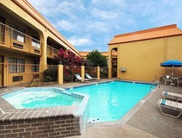 Day, Swimming Pool in Days Inn by Wyndham Southaven MS