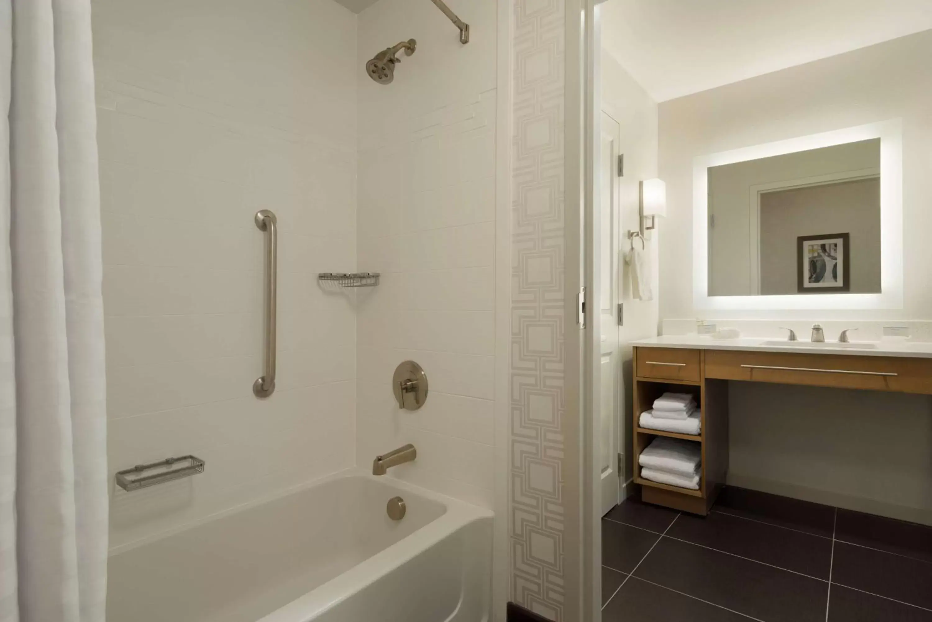 Bathroom in Homewood Suites By Hilton Southaven