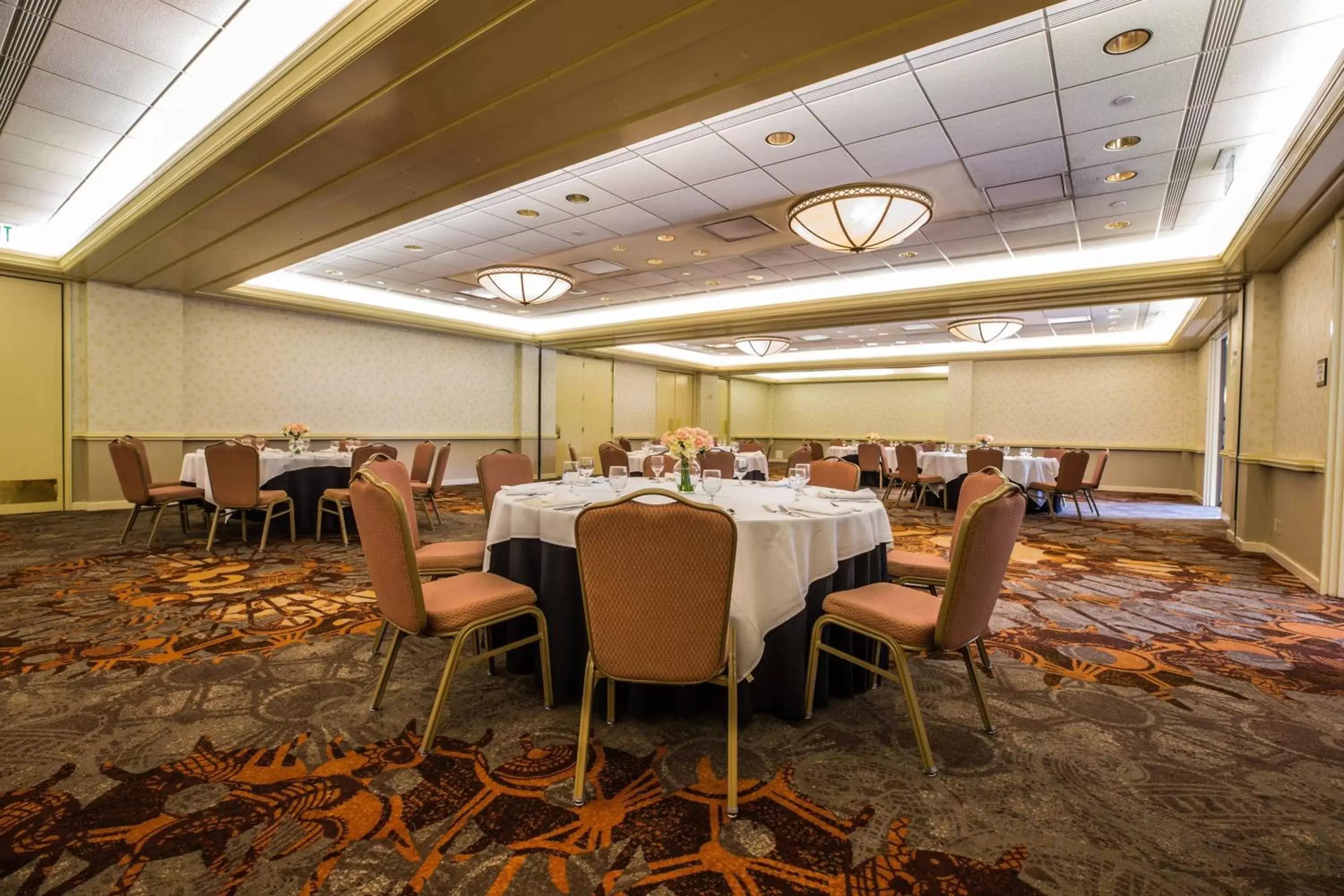 Meeting/conference room, Restaurant/Places to Eat in Delta Hotels by Marriott Baltimore North