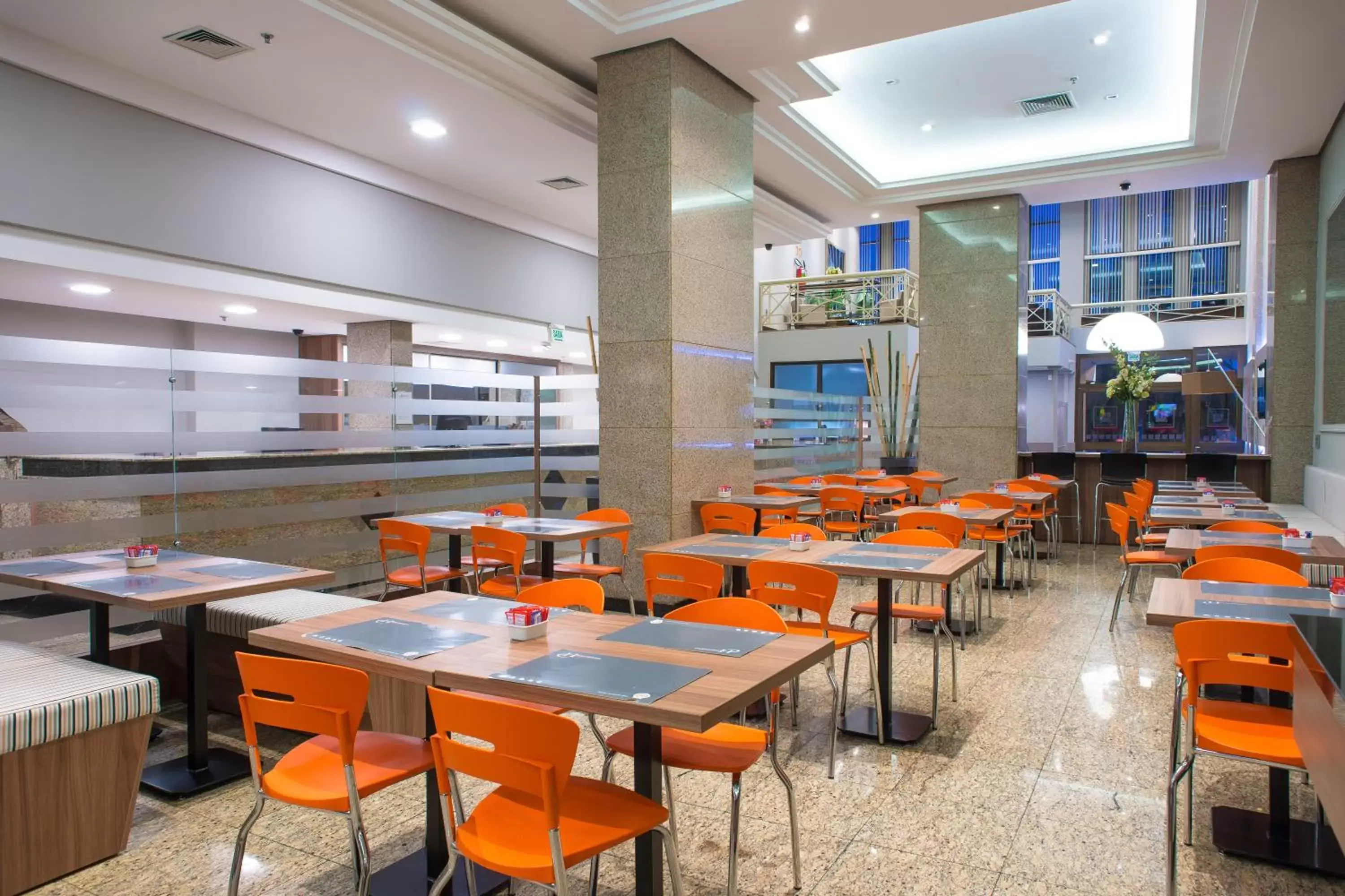 Restaurant/Places to Eat in Hotel Continental Business - 200 metros do Complexo Hospitalar Santa Casa