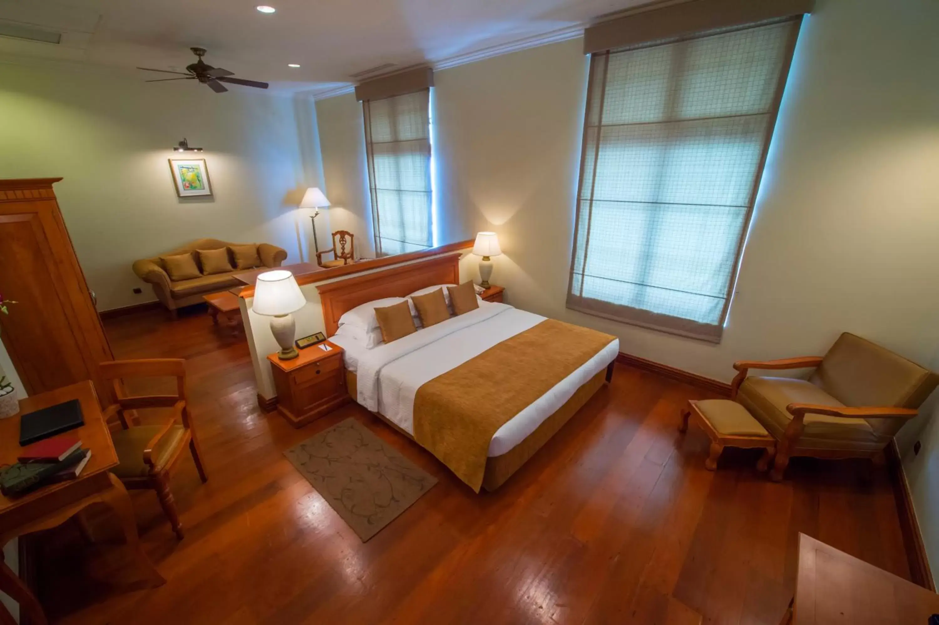 Sea view, Bed in Galle Face Hotel Sea view, Bed in Galle Face Hotel