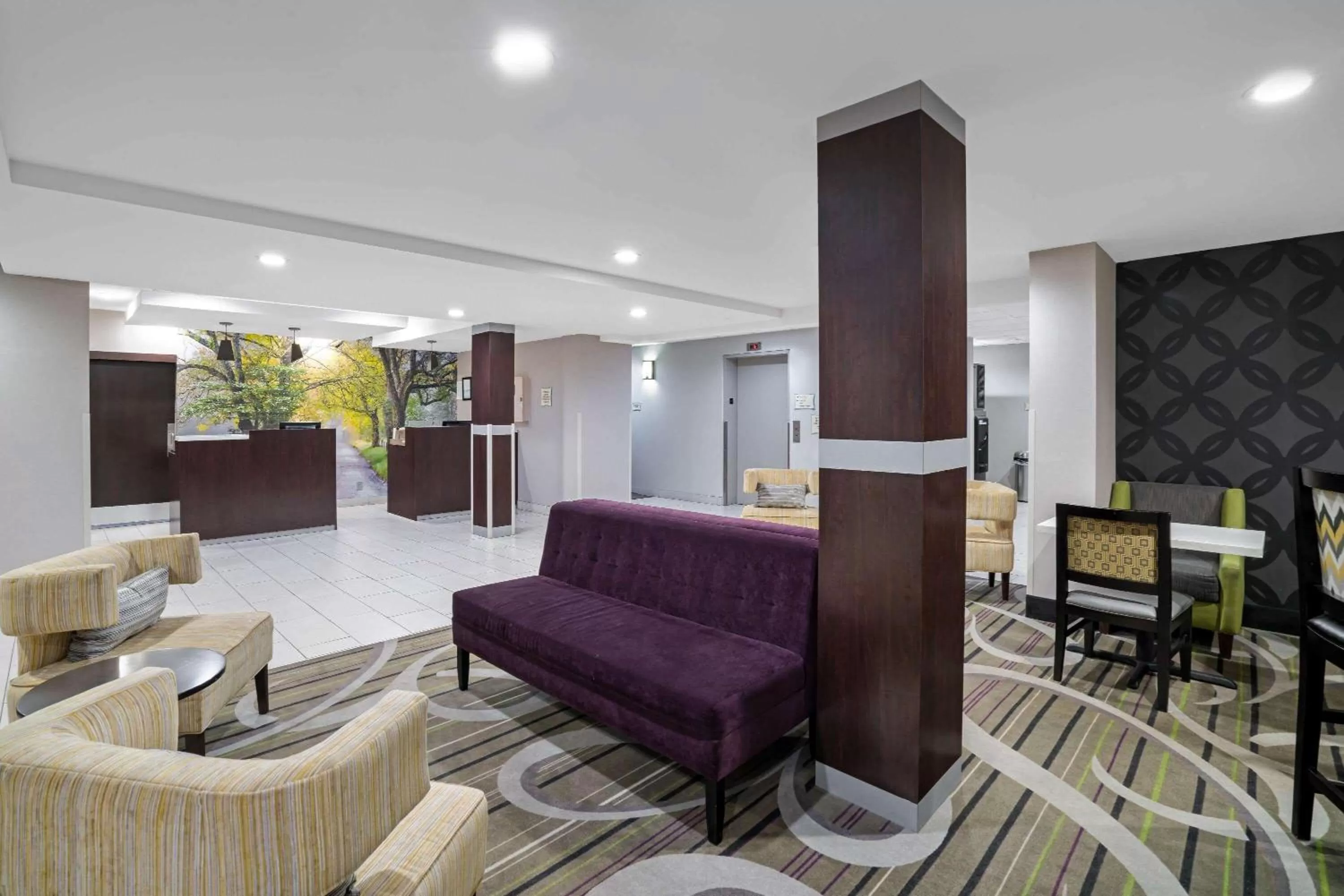 Lobby or reception in La Quinta by Wyndham Knoxville North I-75