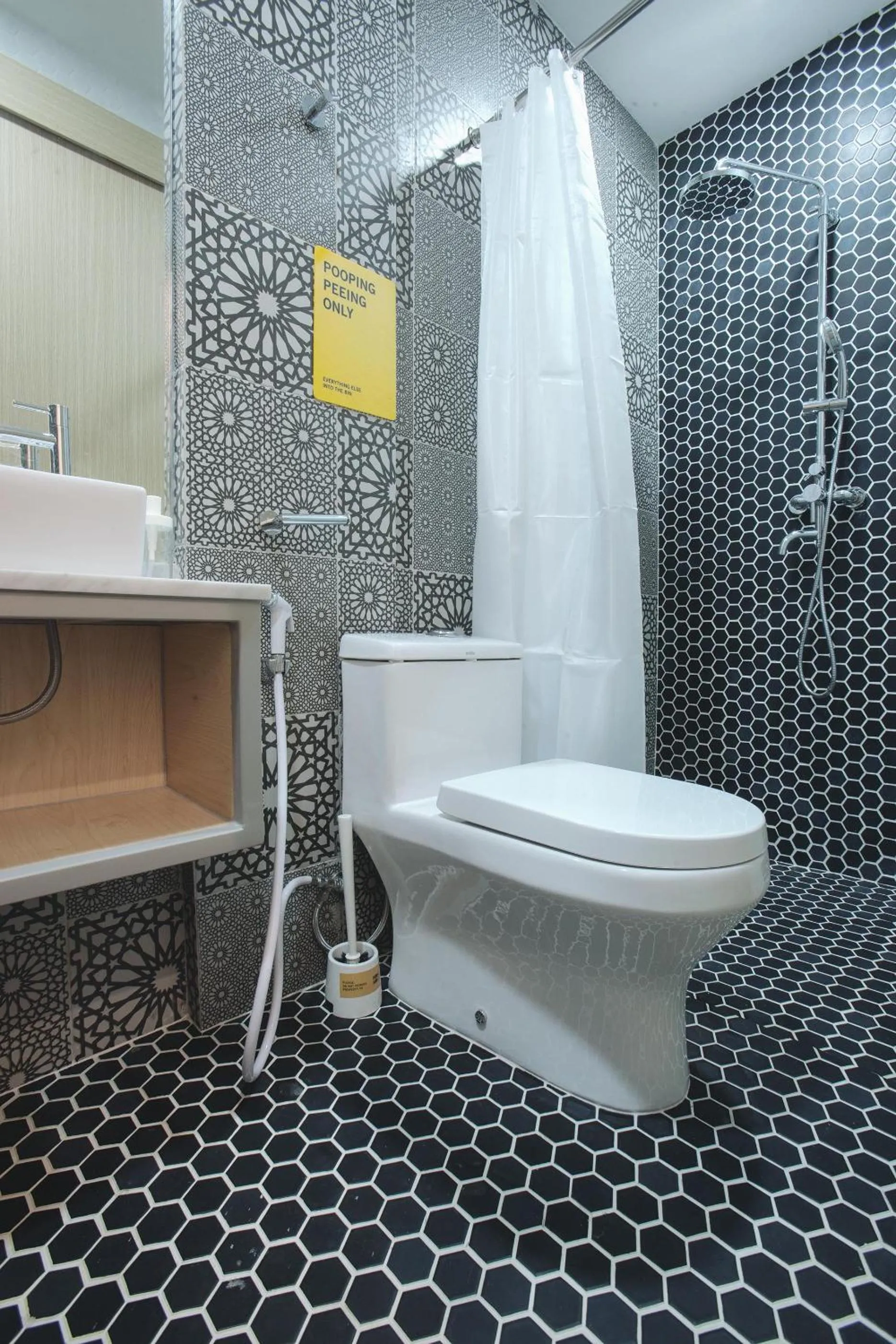 Shower in Konko Hostel Jakarta