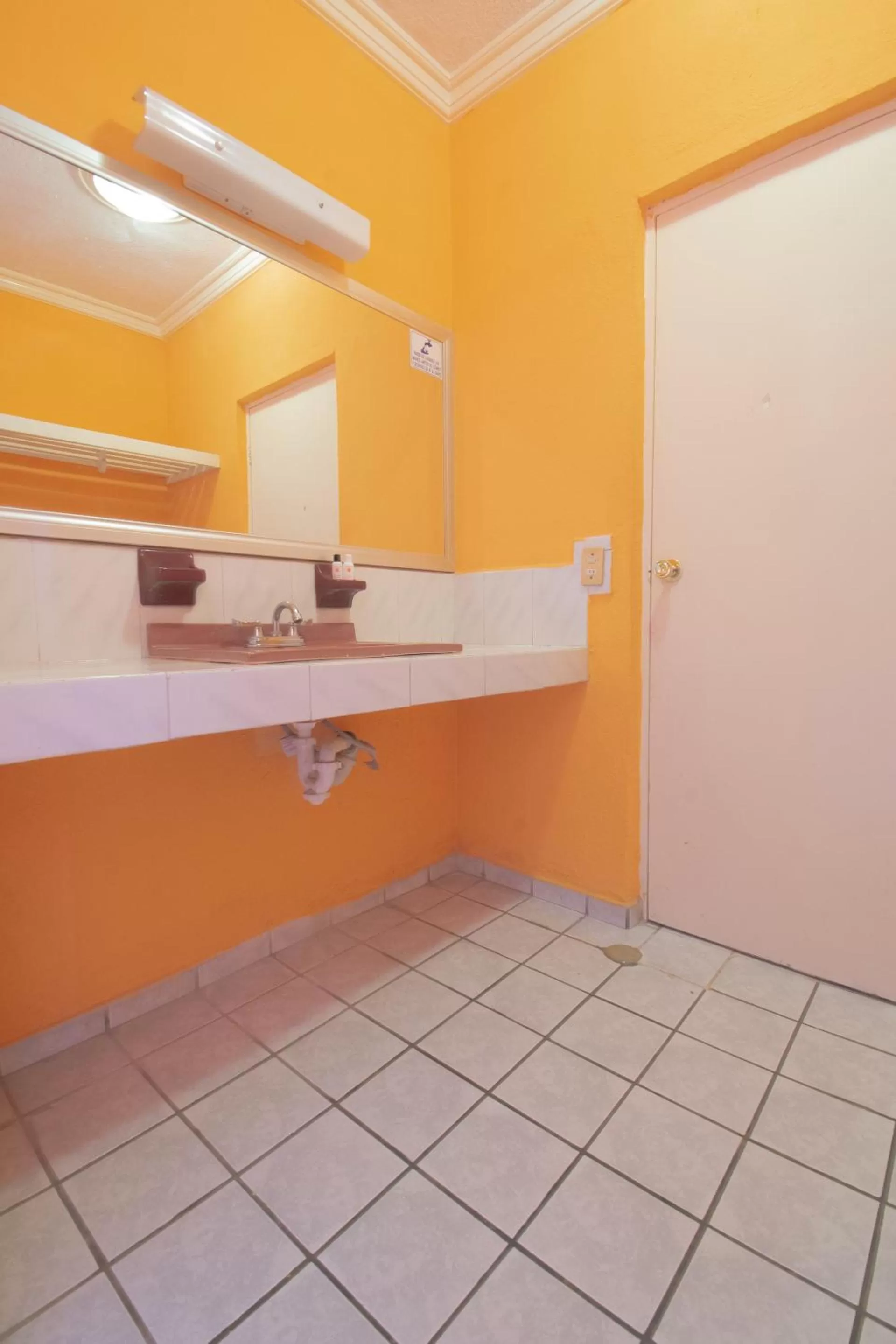 Bathroom in OYO Hotel Casino Del Valle, Matehuala