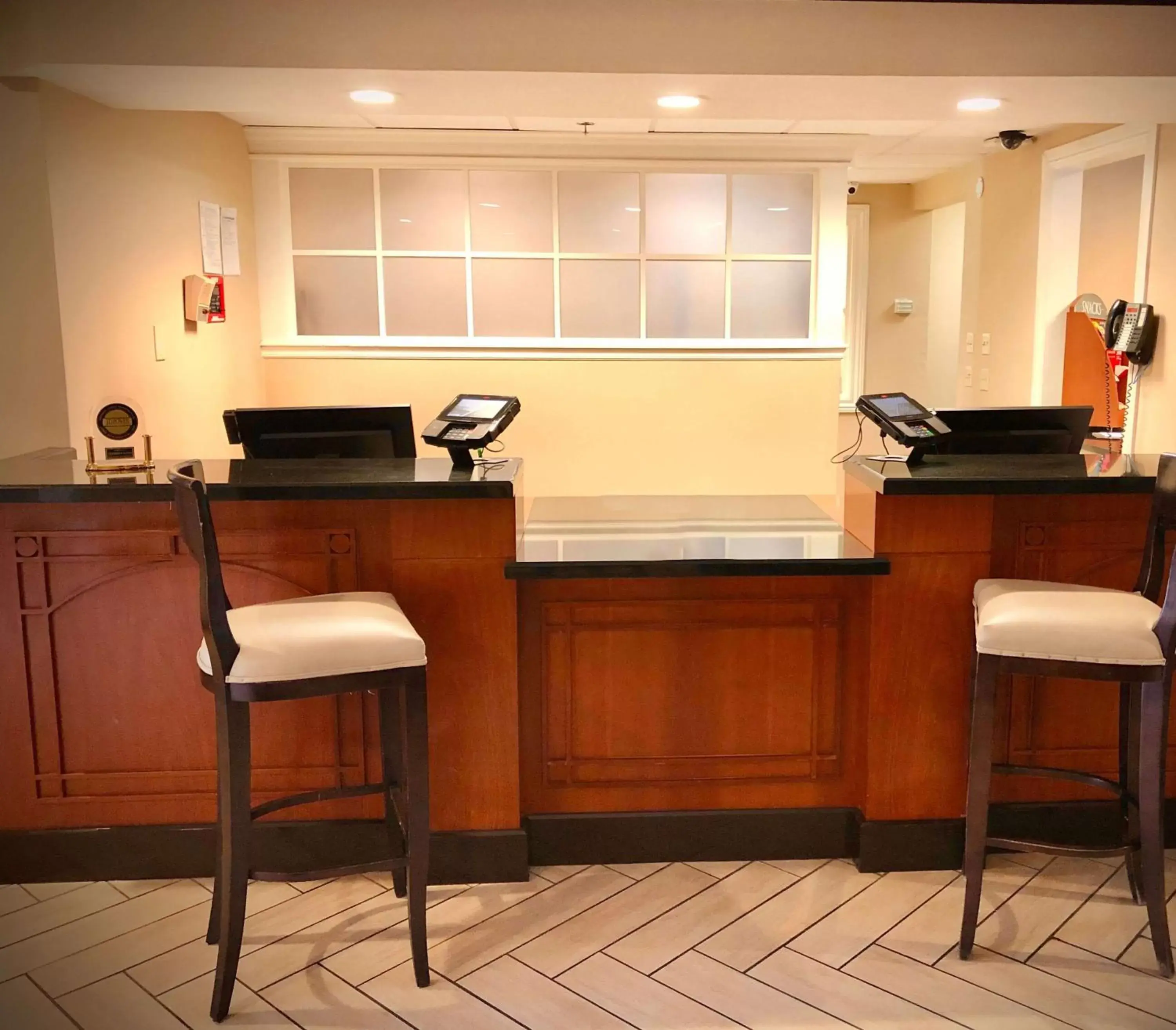 Lobby or reception, Kitchen/Kitchenette in Sonesta ES Suites San Francisco Airport San Bruno