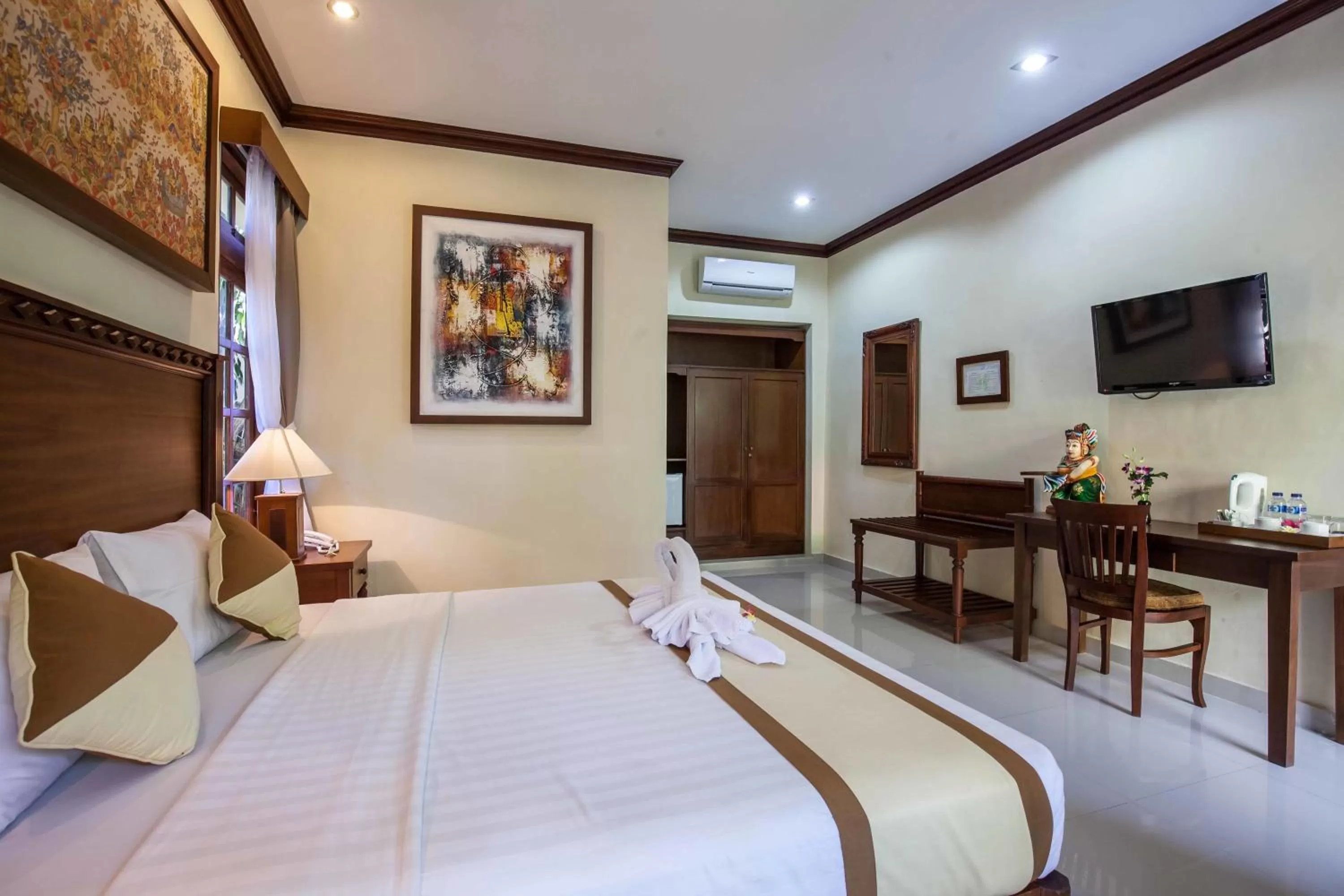 Bed in Vila Shanti Beach Front Hotel Sanur